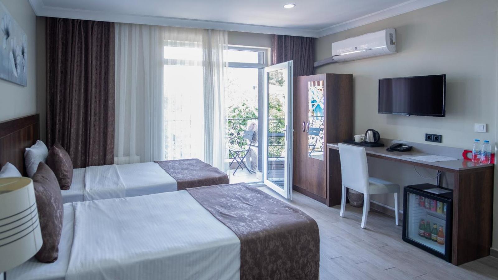 Double or Twin Room with Balcony photo 1