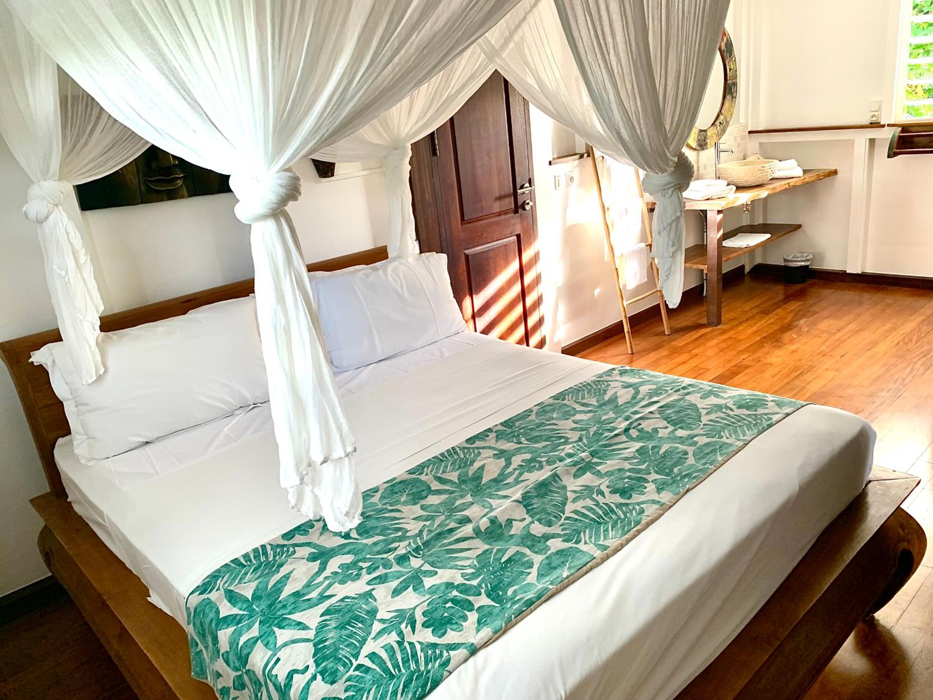 One-Bedroom Bungalow - Photo 9