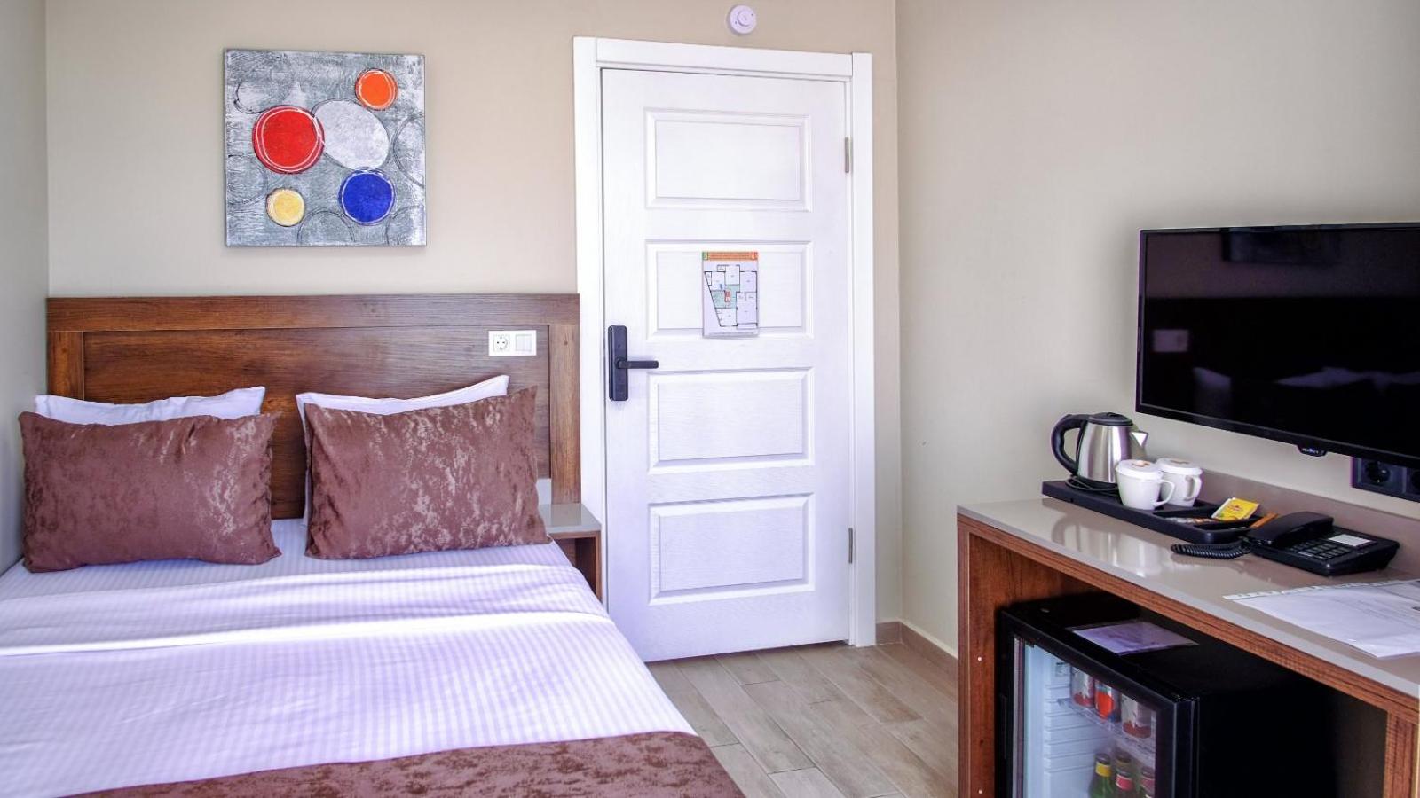 Double Room - Photo 18