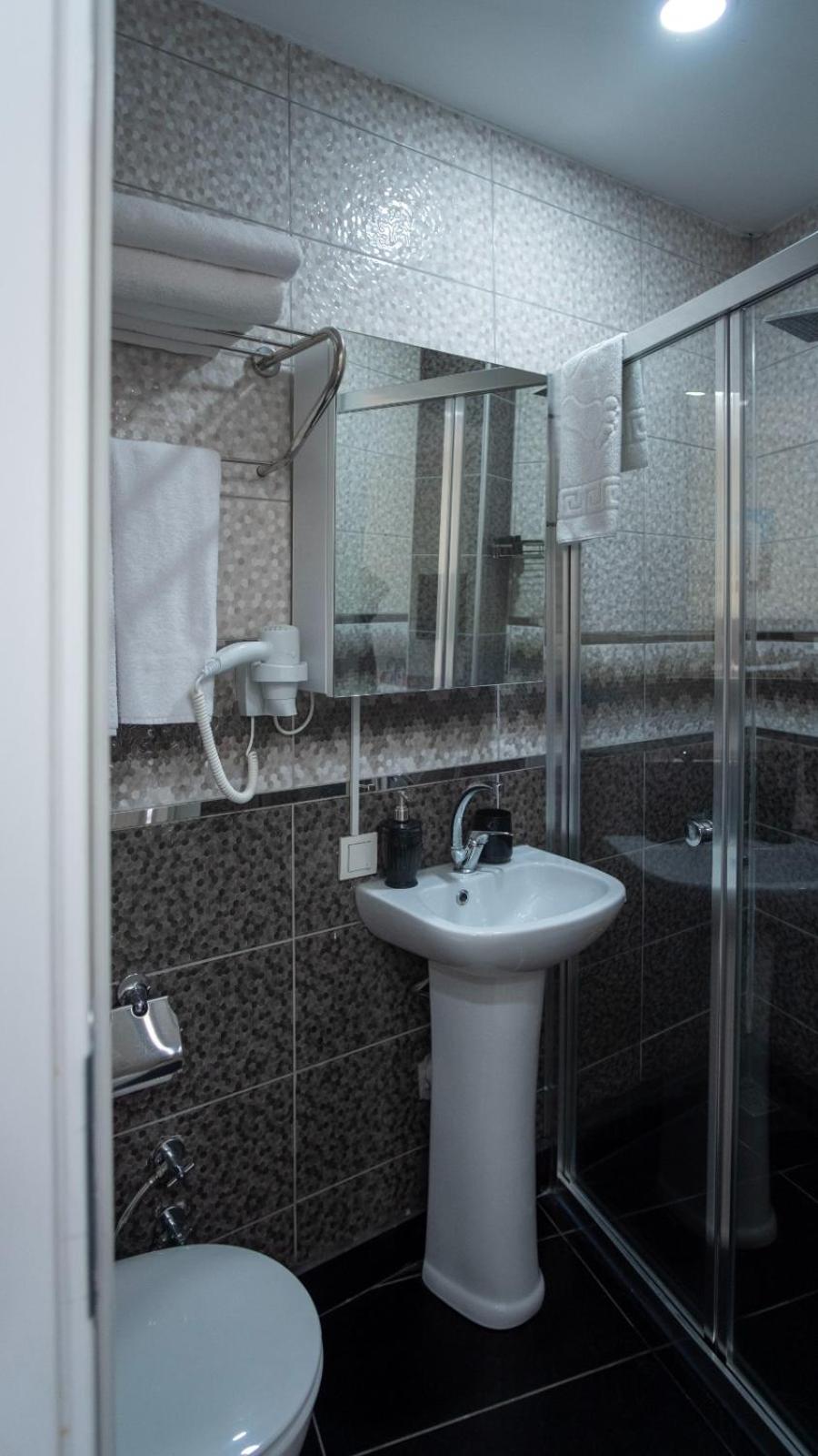 Double Room - Photo 14