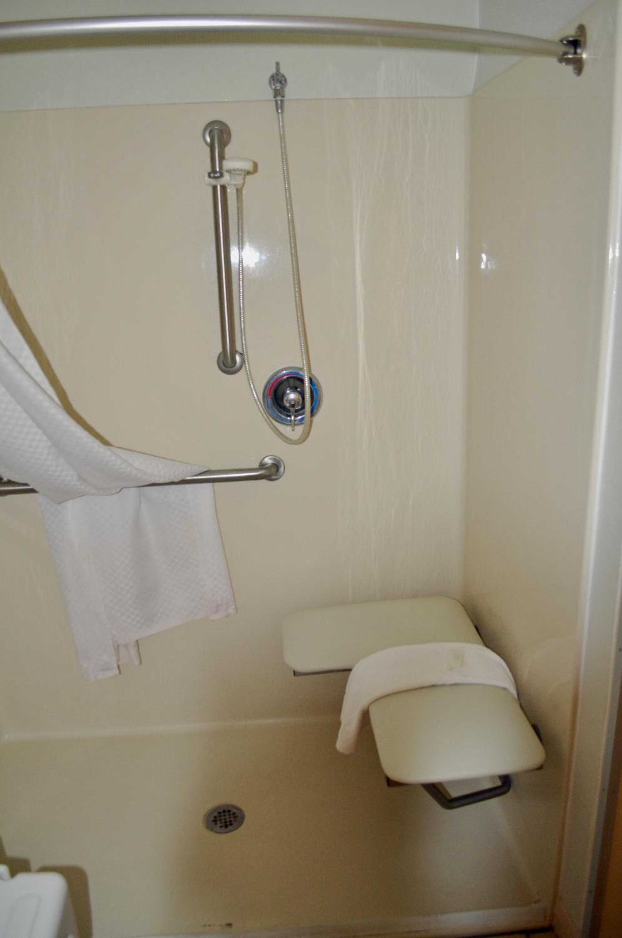 Queen Room - Disability Access photo 2