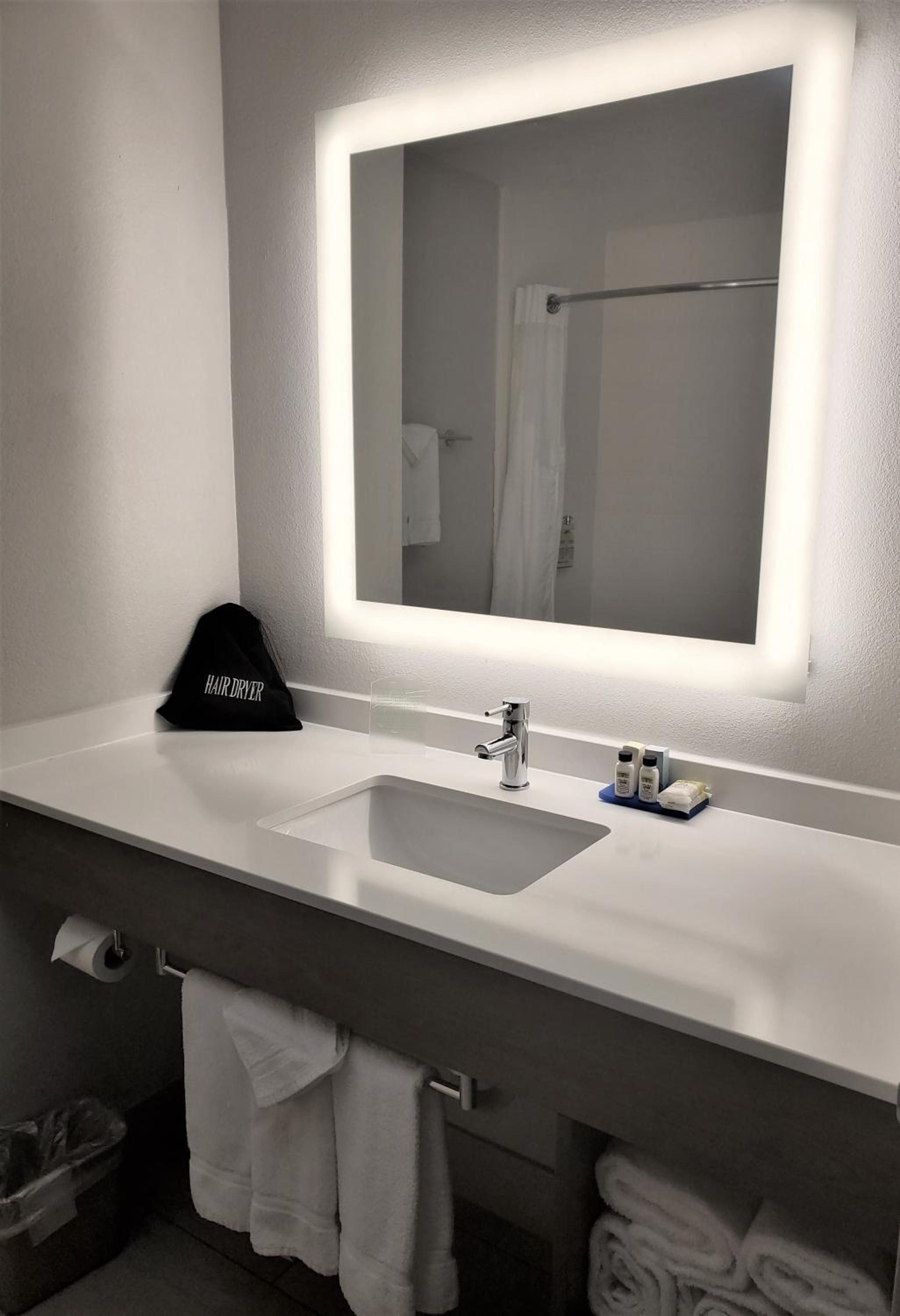 Standard King Room - Photo 2