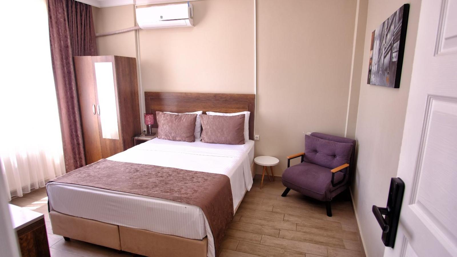 Double Room - Photo 12