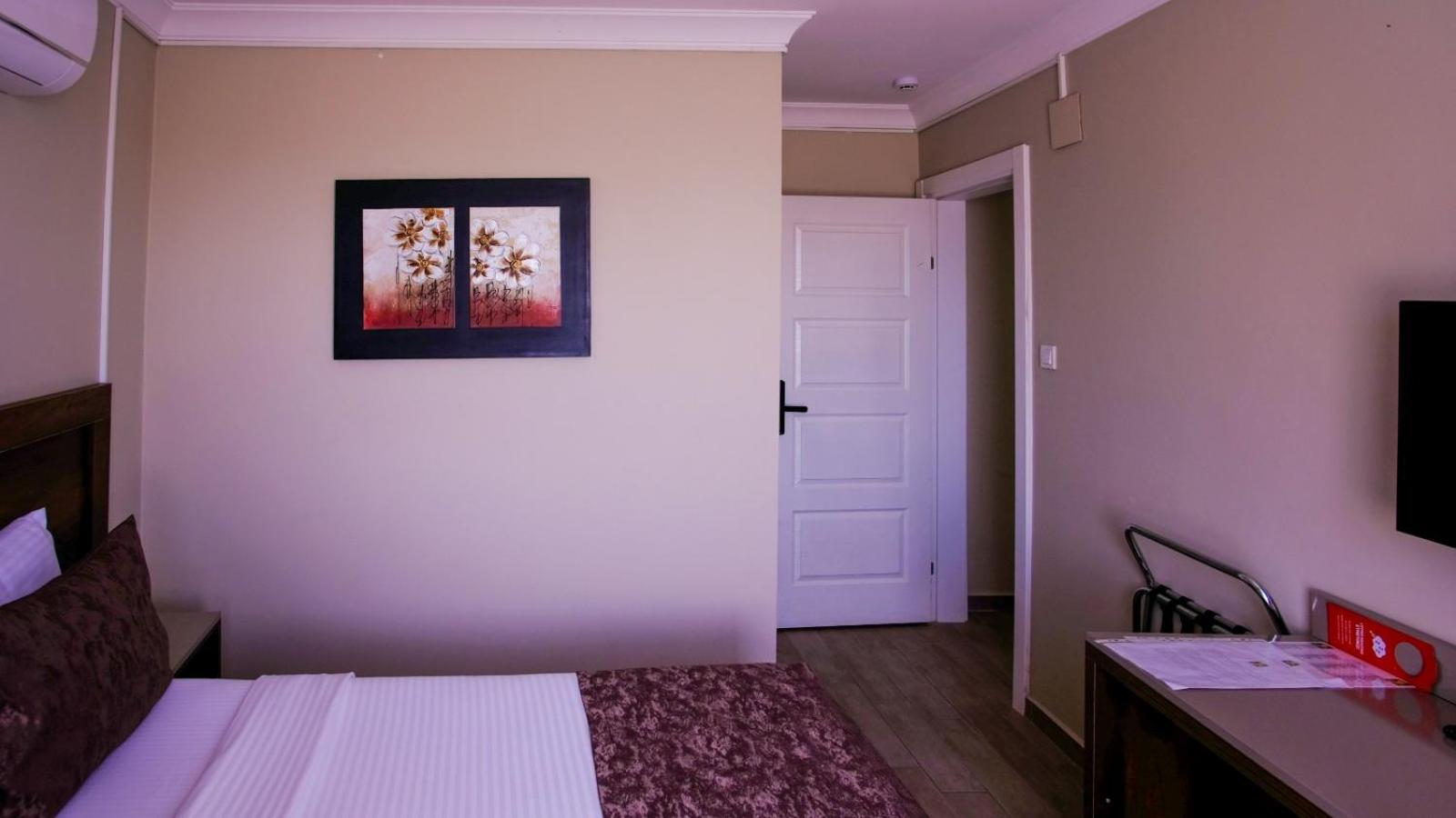 Double Room - Photo 9