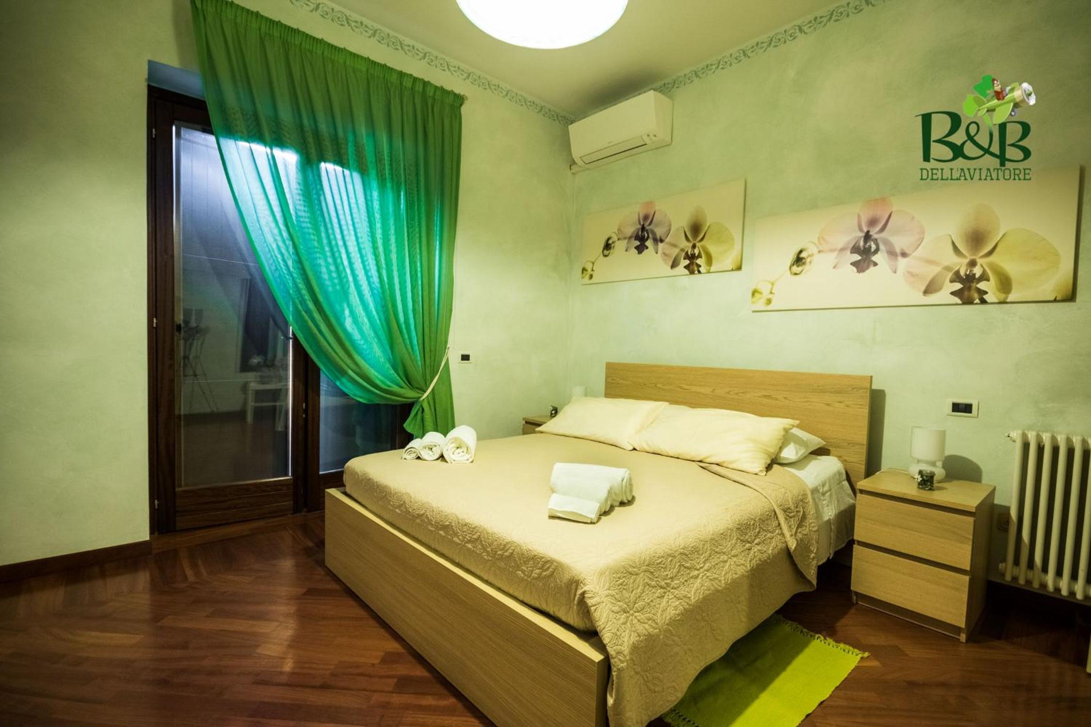 Deluxe Room (2 Adults + 1 Child) - Photo 8
