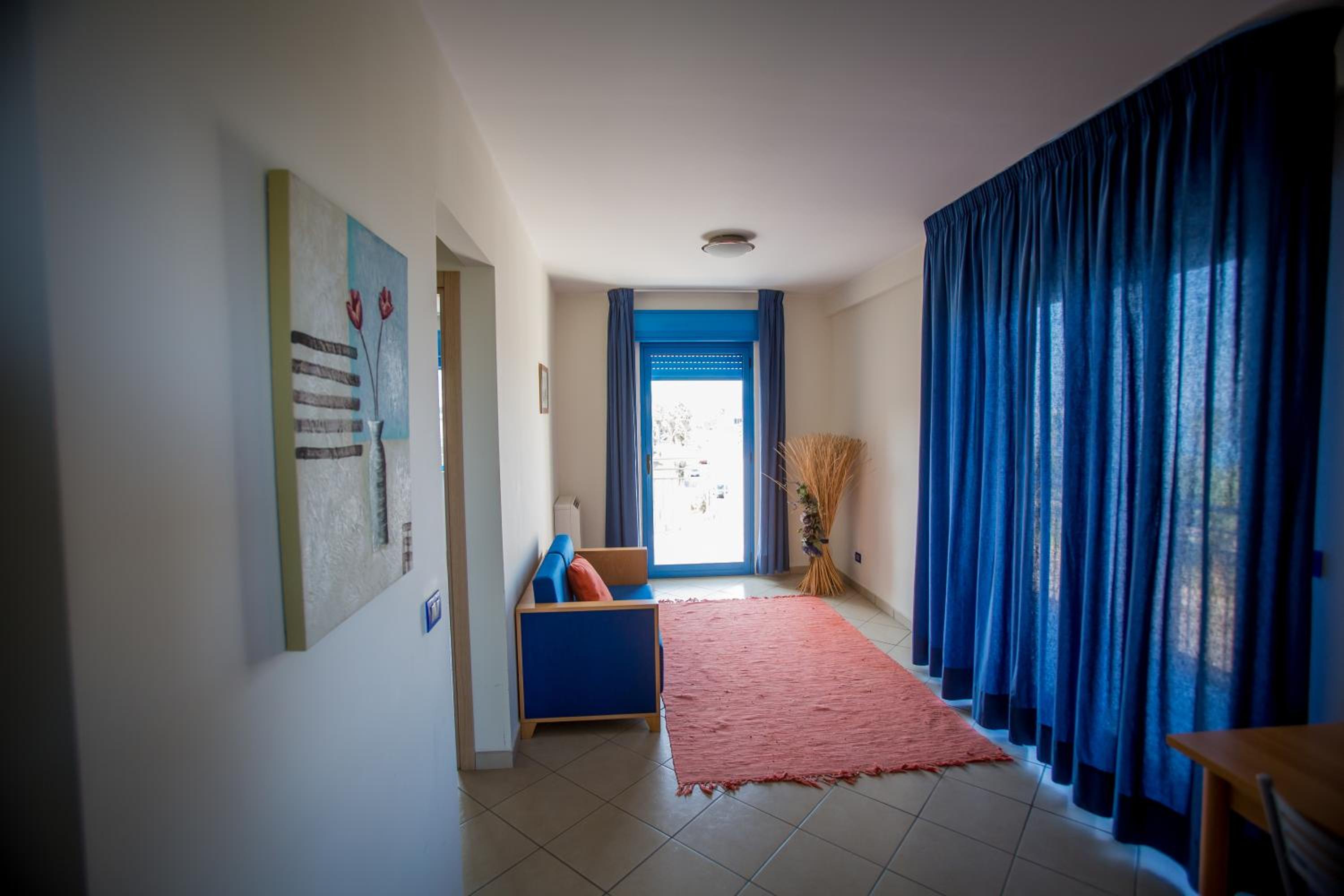 Double Room with Lounge - Photo 3
