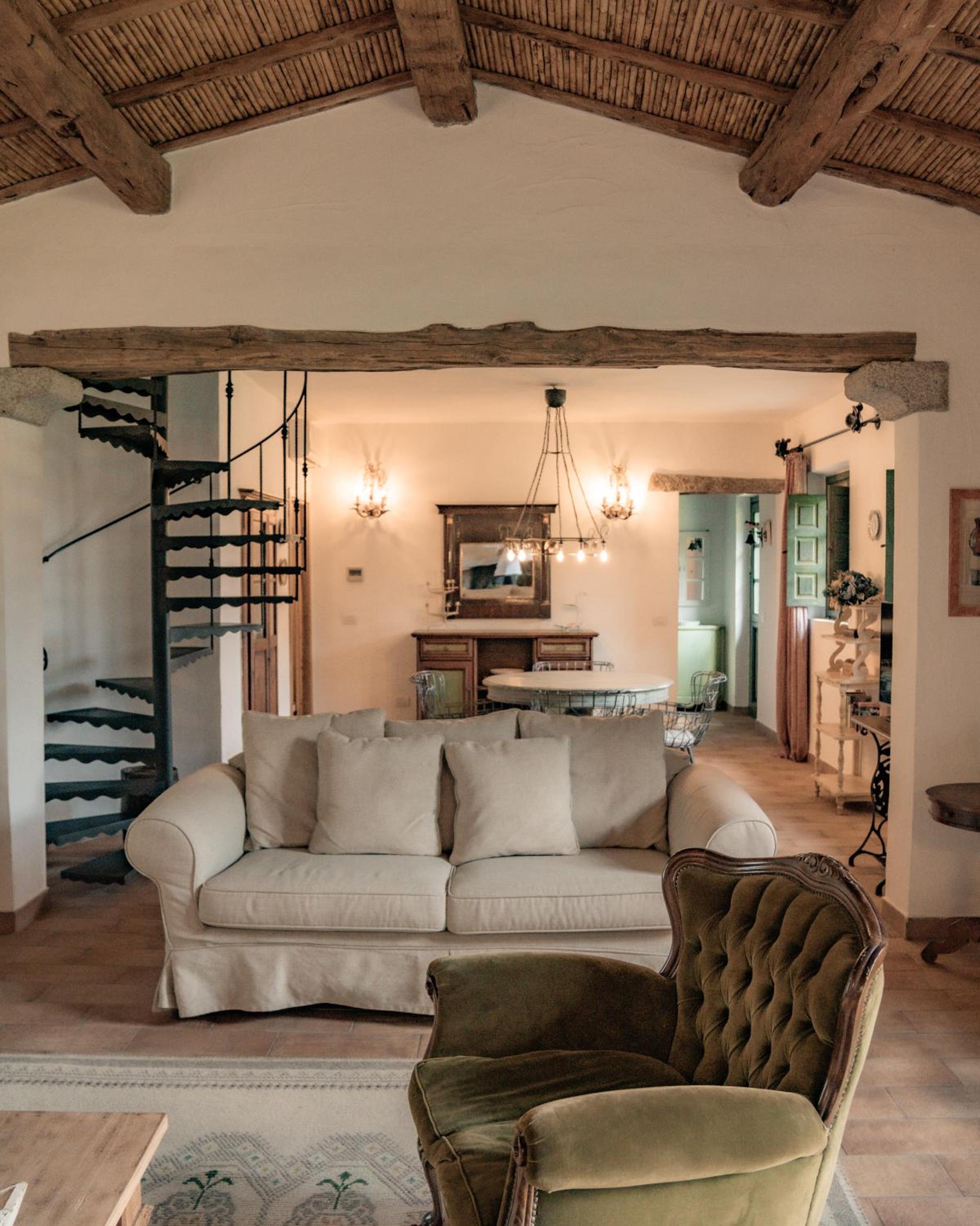 Villa - Photo 1