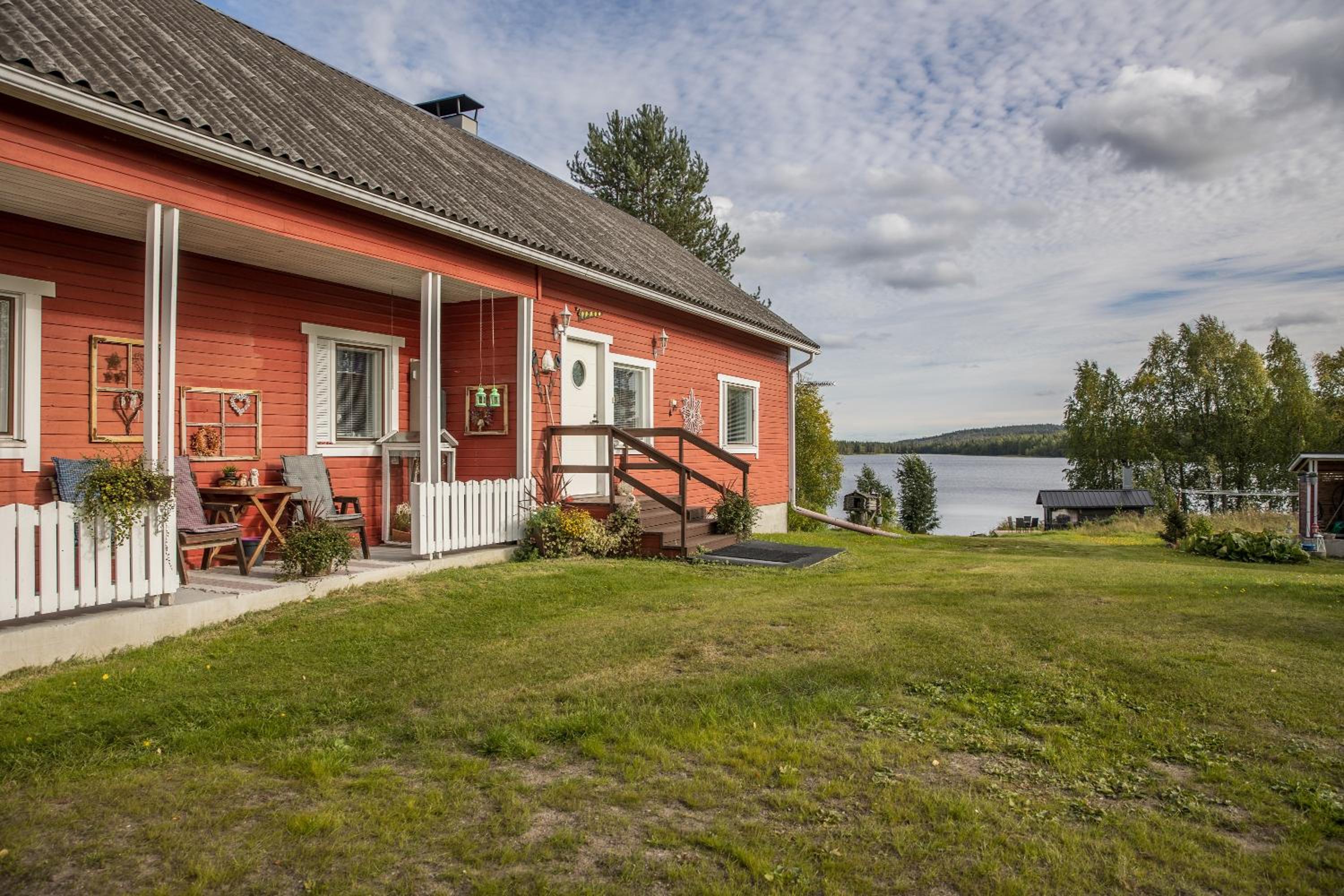 Three-Bedroom Villa - Photo 2