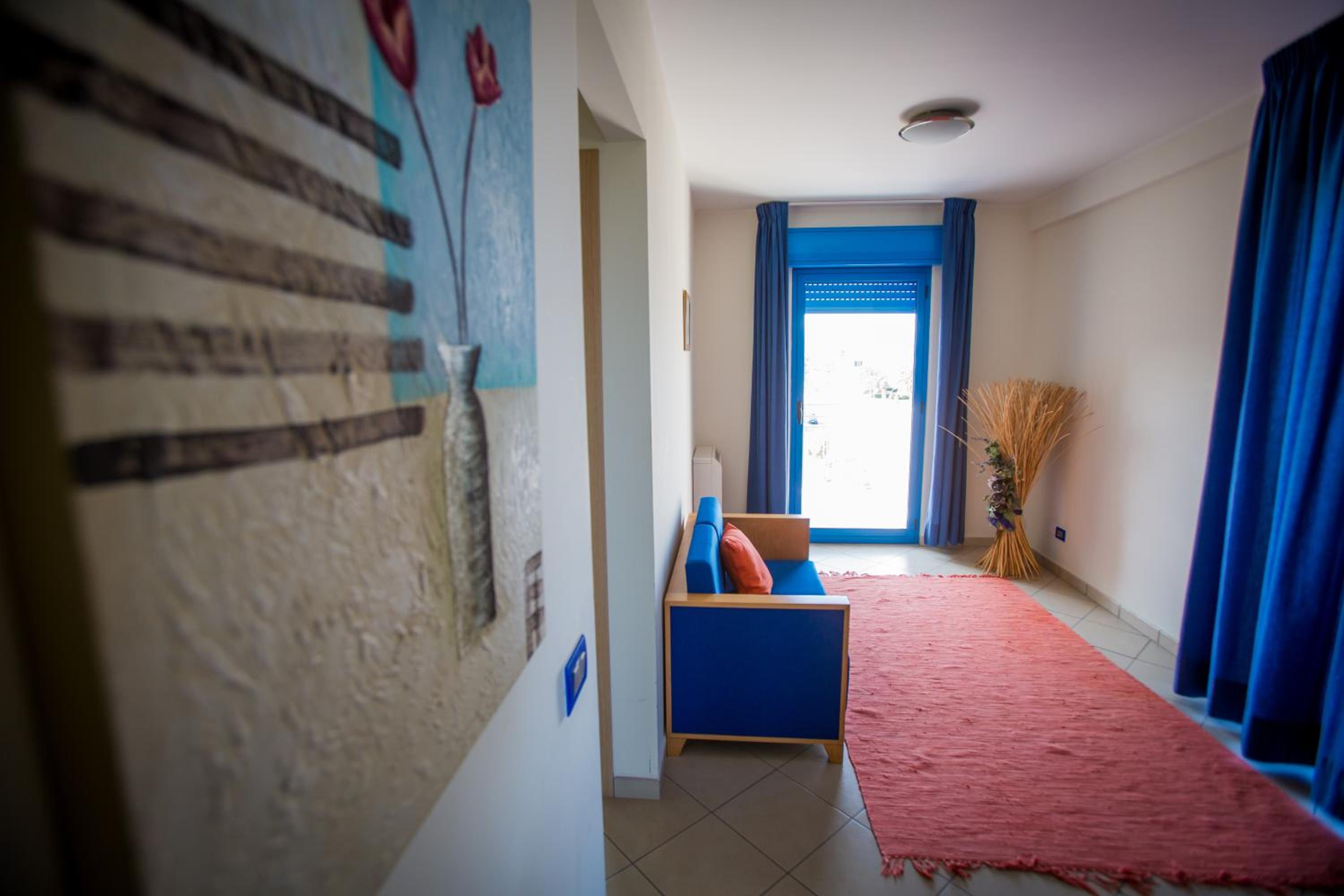 Double Room with Lounge - Photo 2