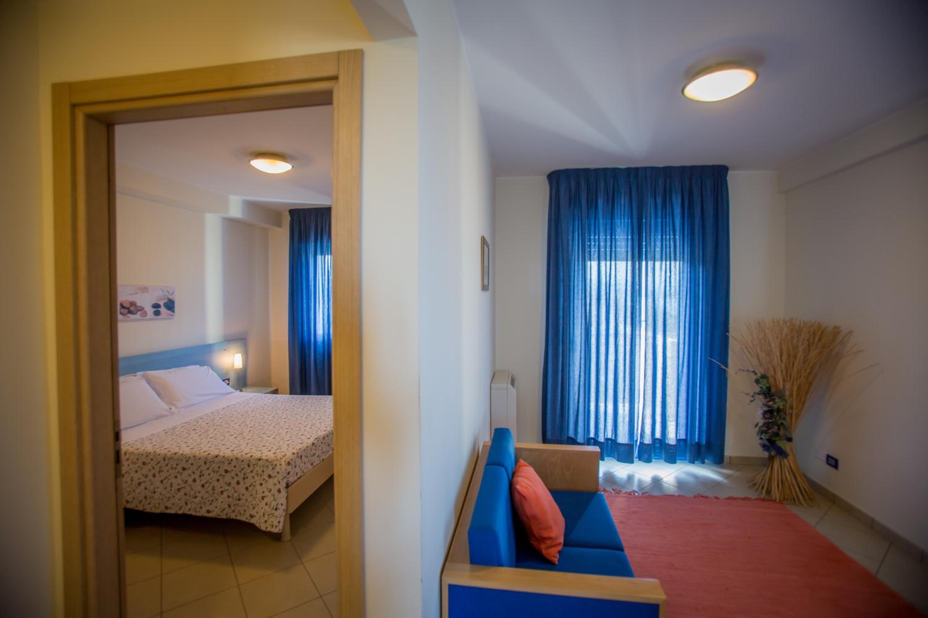 Double Room with Lounge - Photo 6