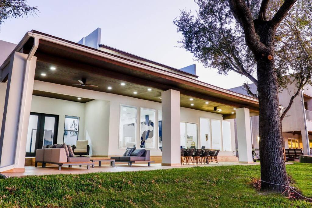 Four-Bedroom House photo 2