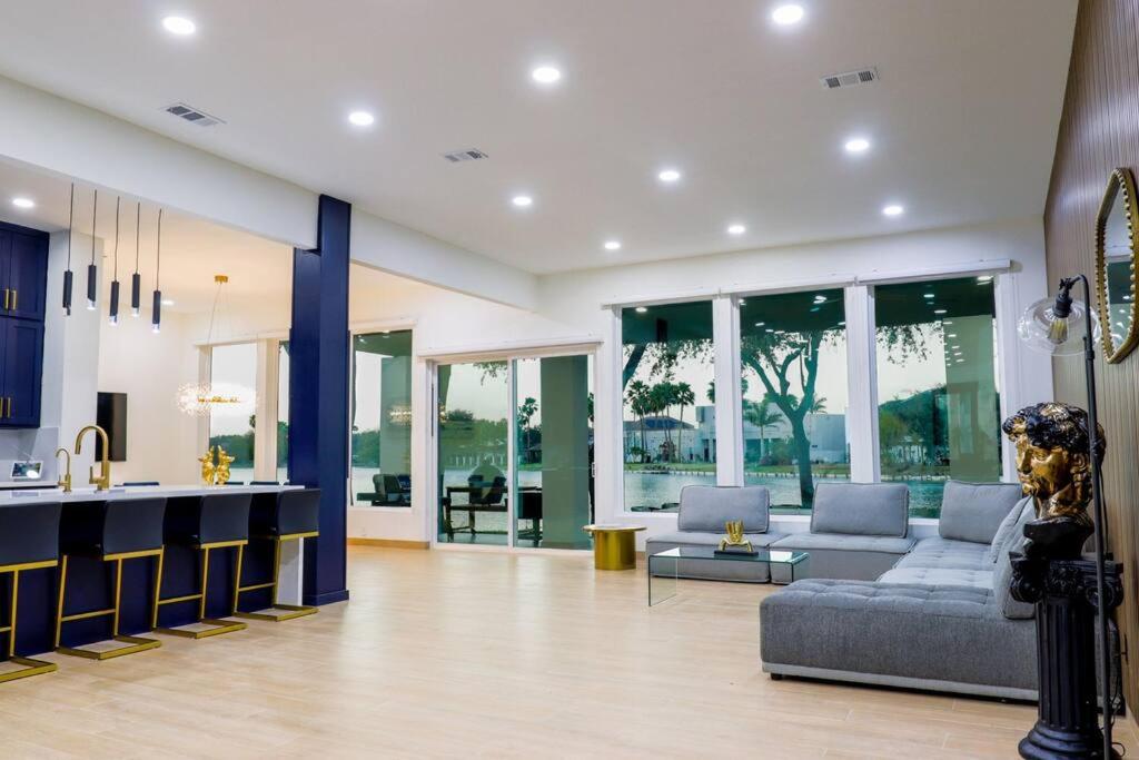 Four-Bedroom House photo 3