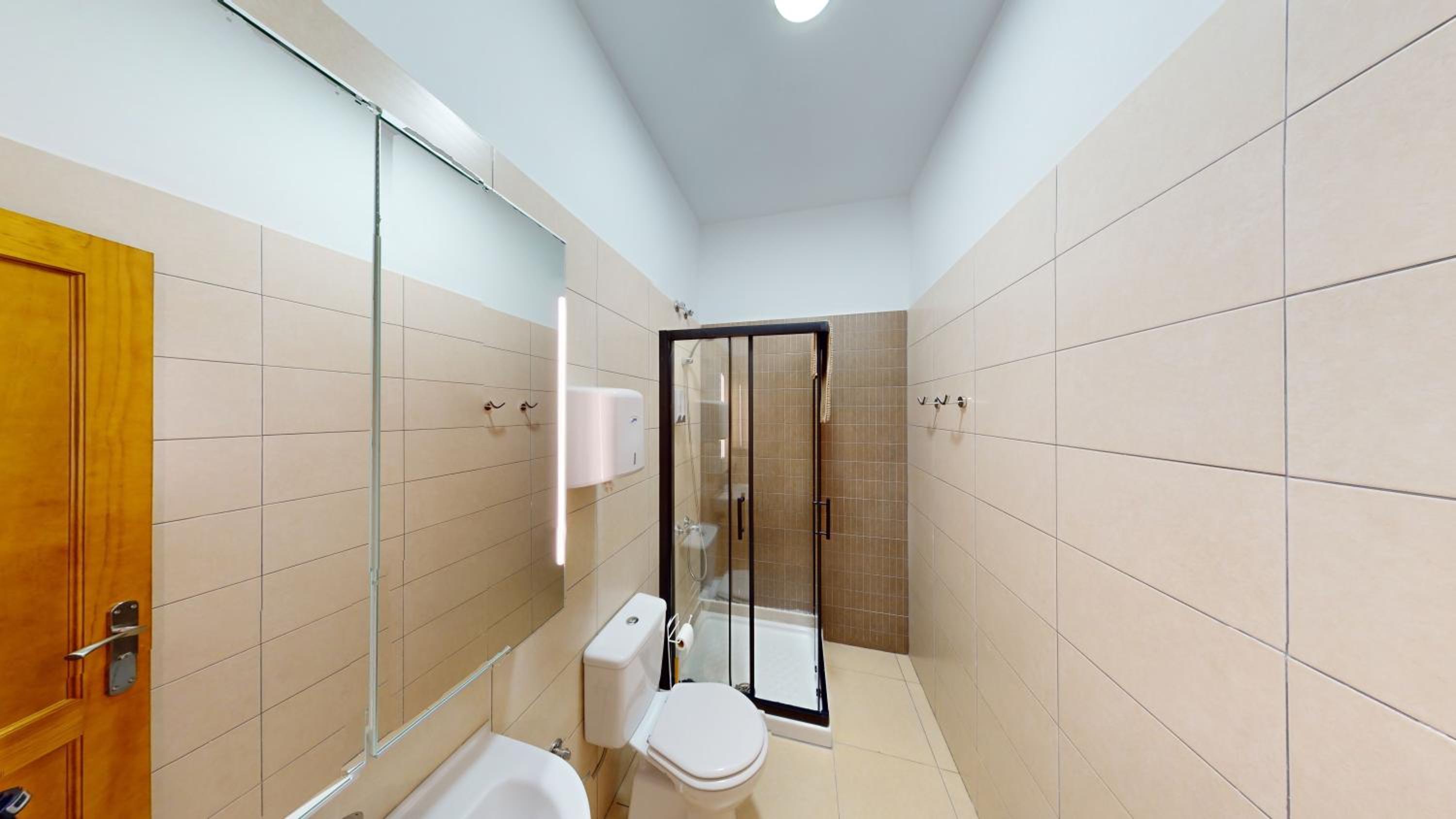 Twin Room with Shared Bathroom - Photo 6