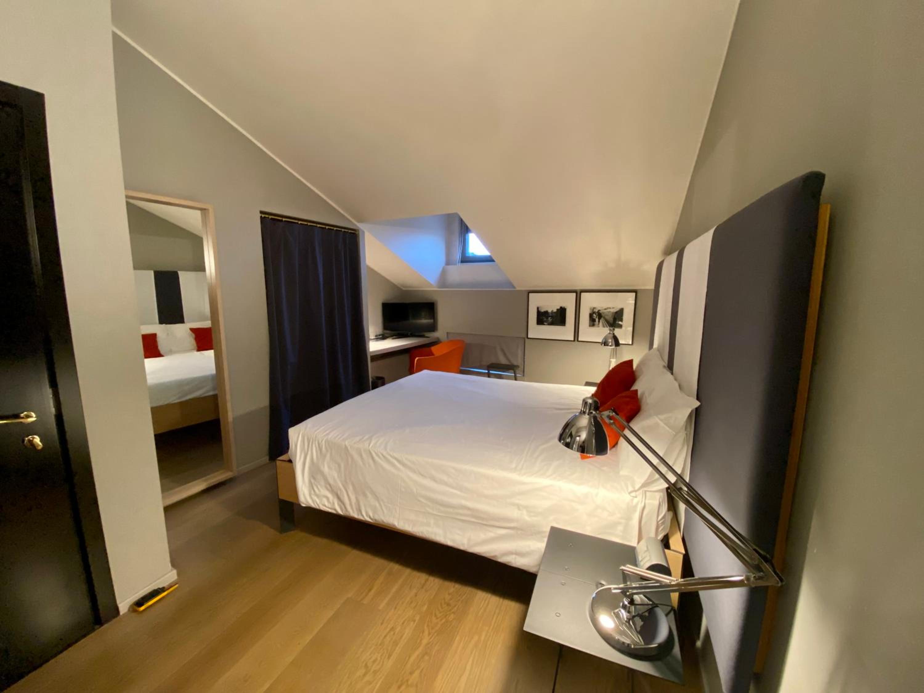 Economy Double Room - Attic - Photo 11