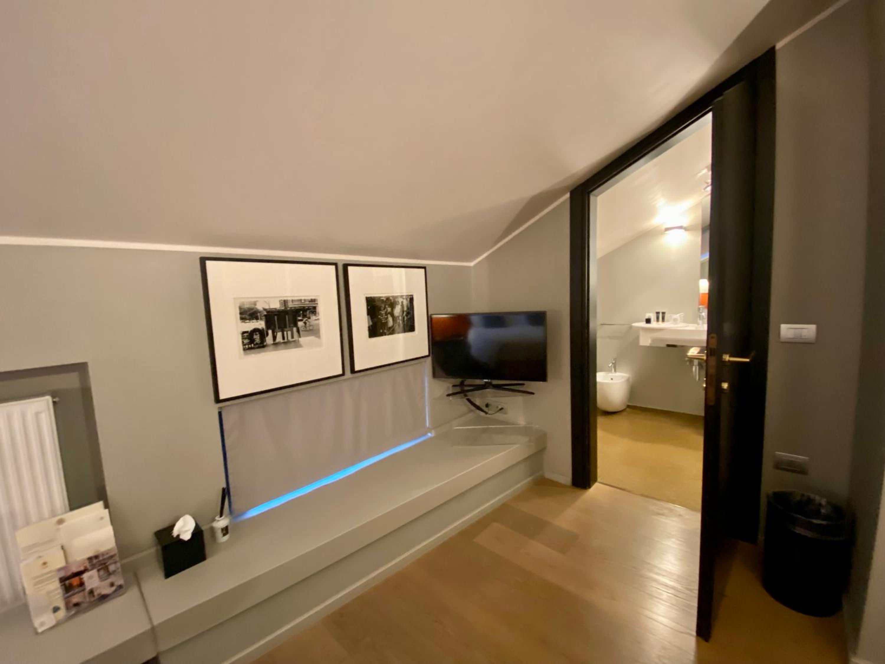 Economy Double Room - Attic - Photo 16