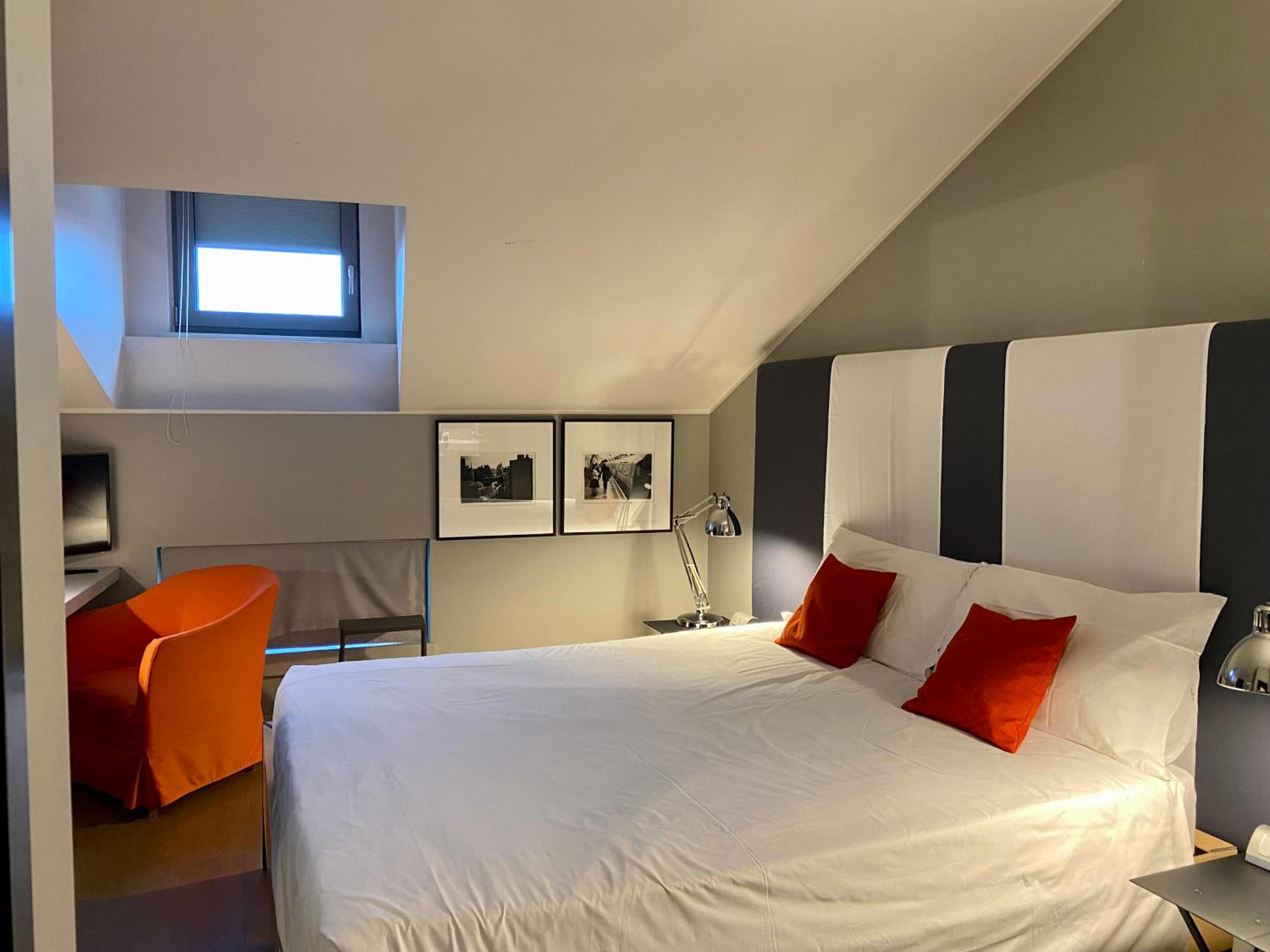 Economy Double Room - Attic - Photo 13