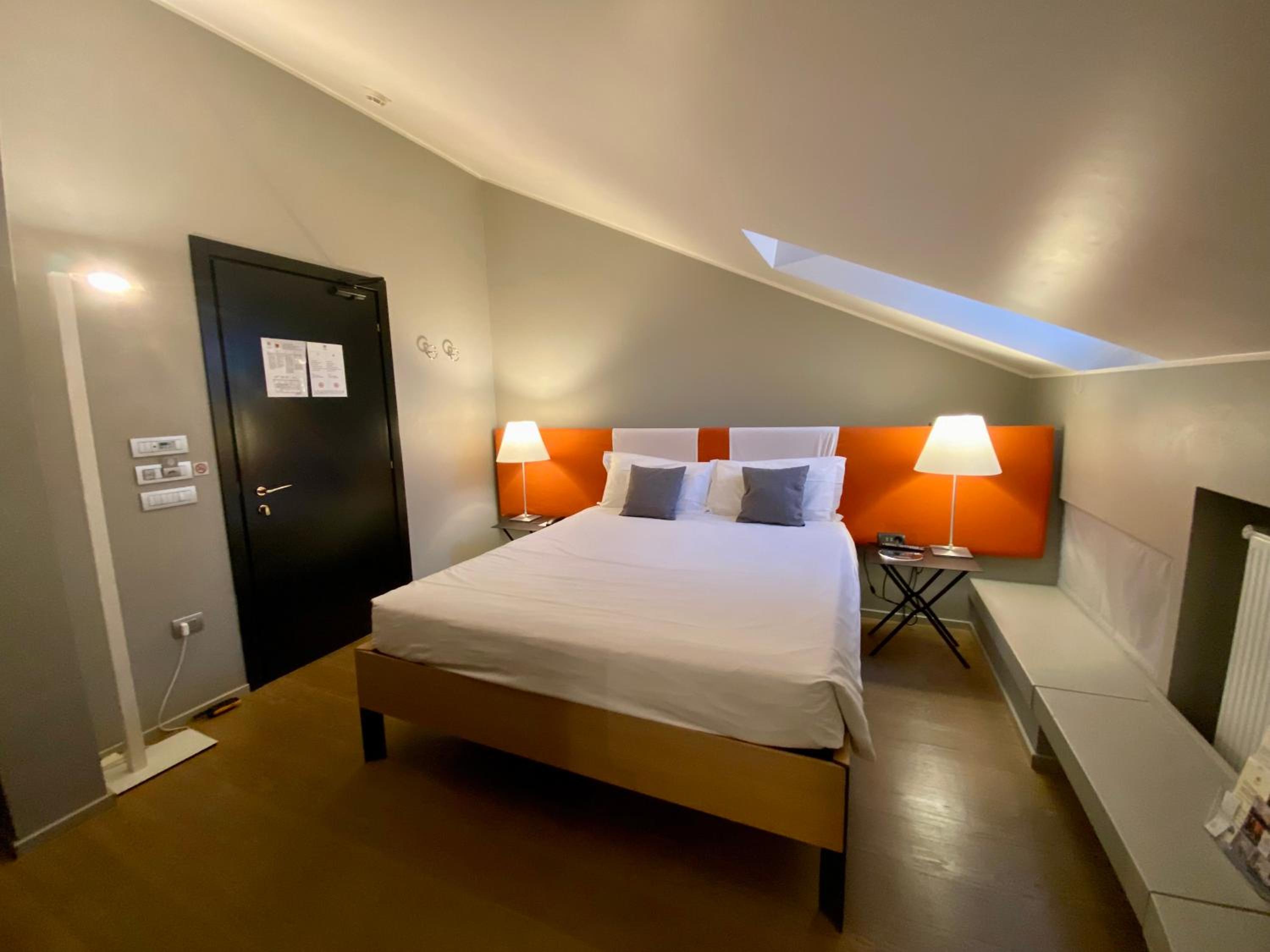 Economy Double Room - Attic - Photo 10