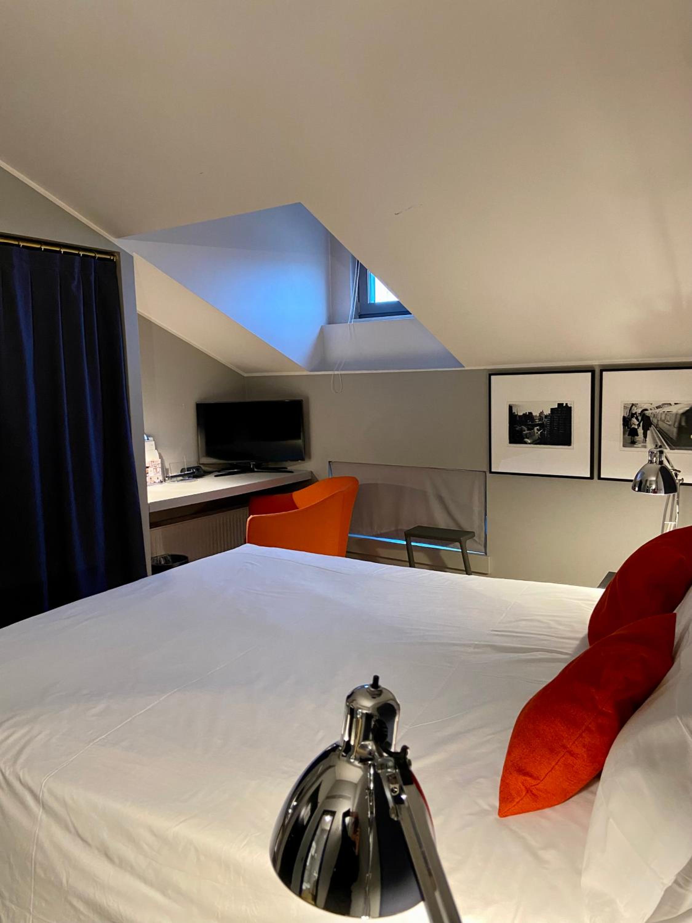 Economy Double Room - Attic - Photo 5