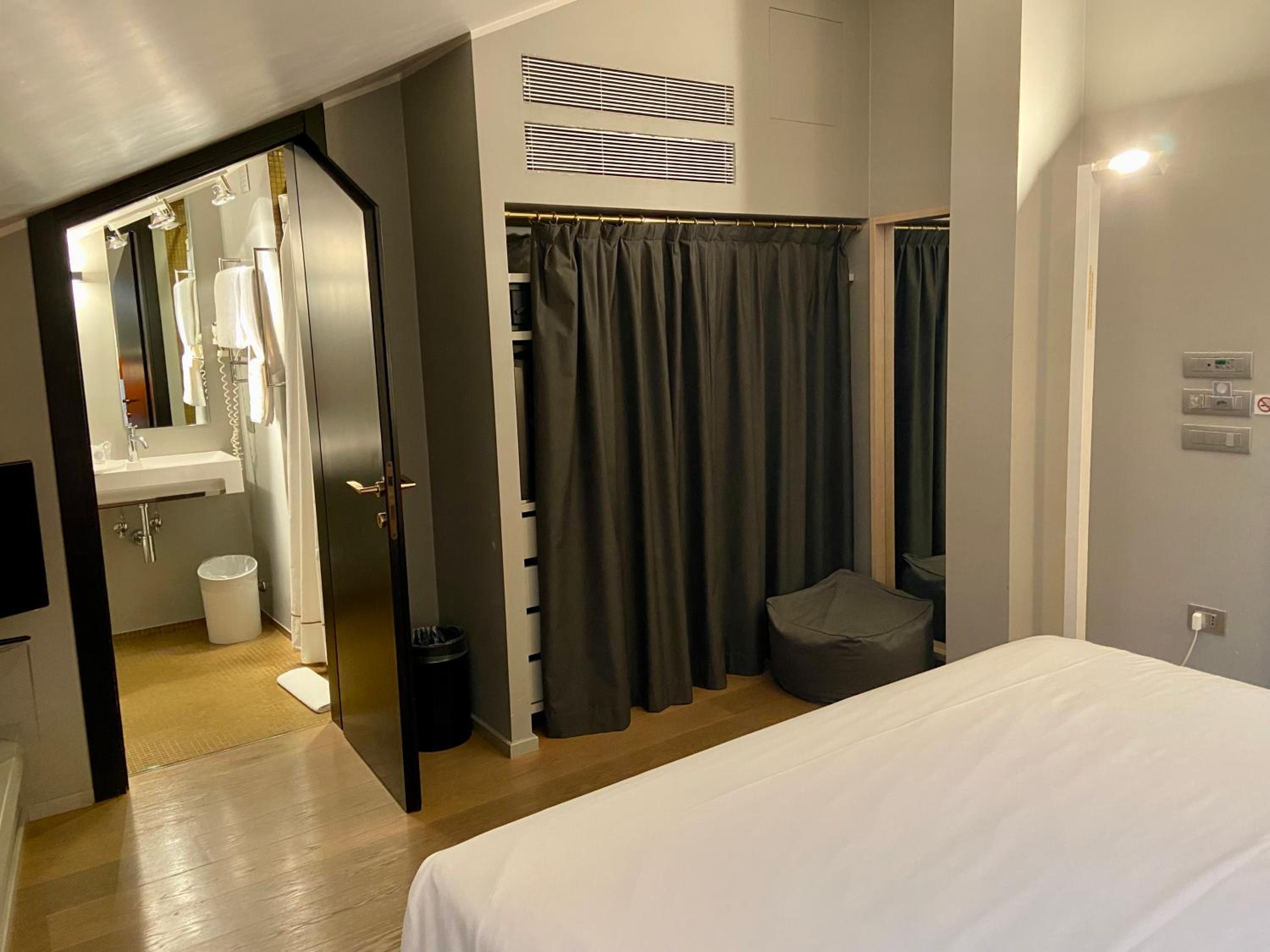 Economy Double Room - Attic - Photo 4