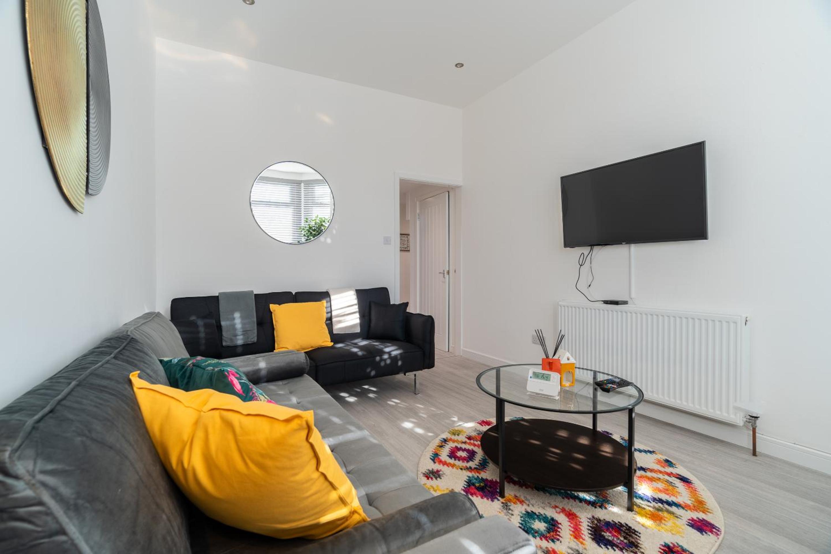 One-Bedroom Apartment photo 2