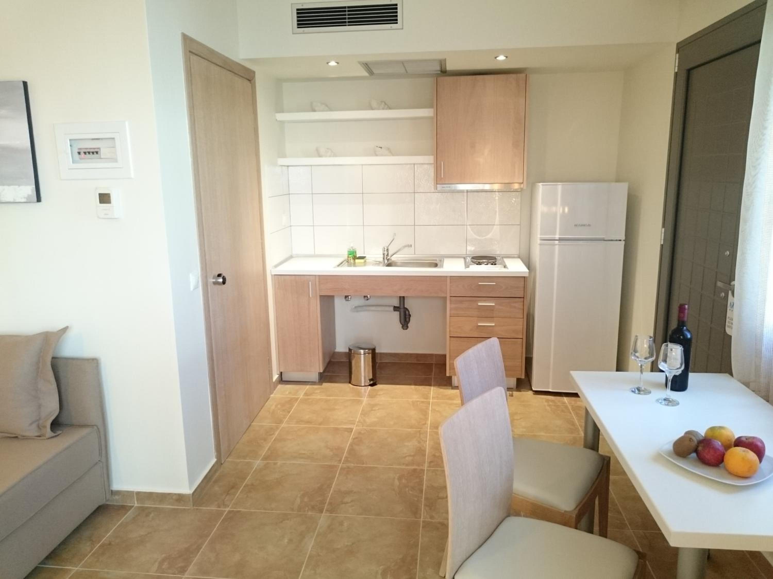 Artemis Plaza, Bilde 4
