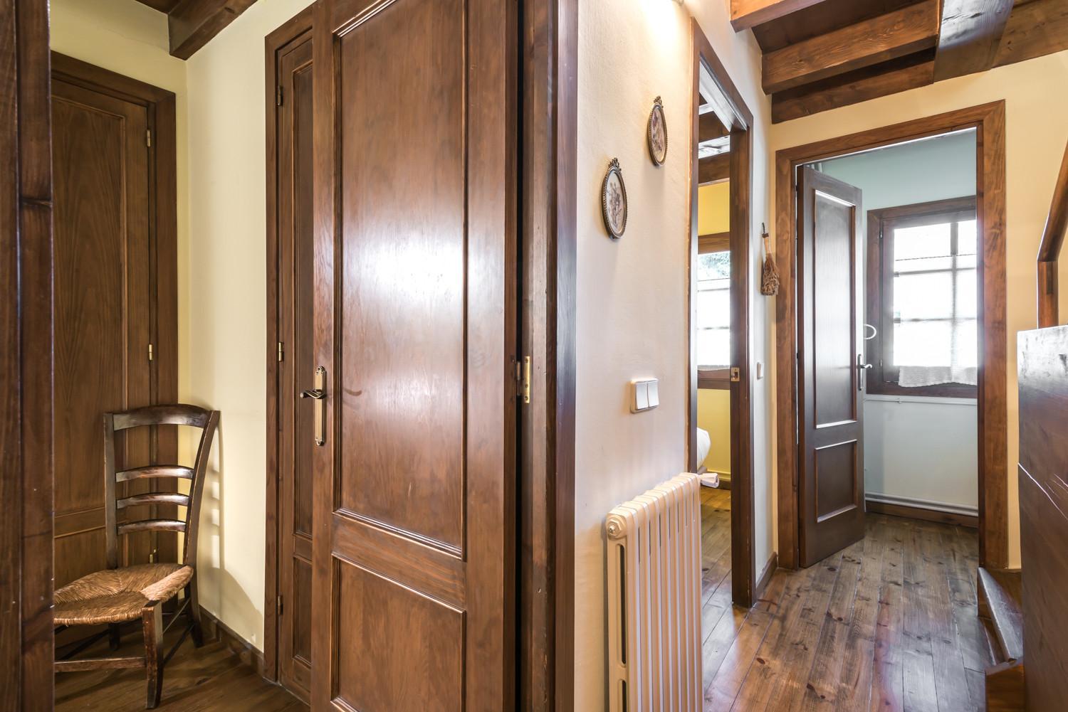 Five-Bedroom House photo 2