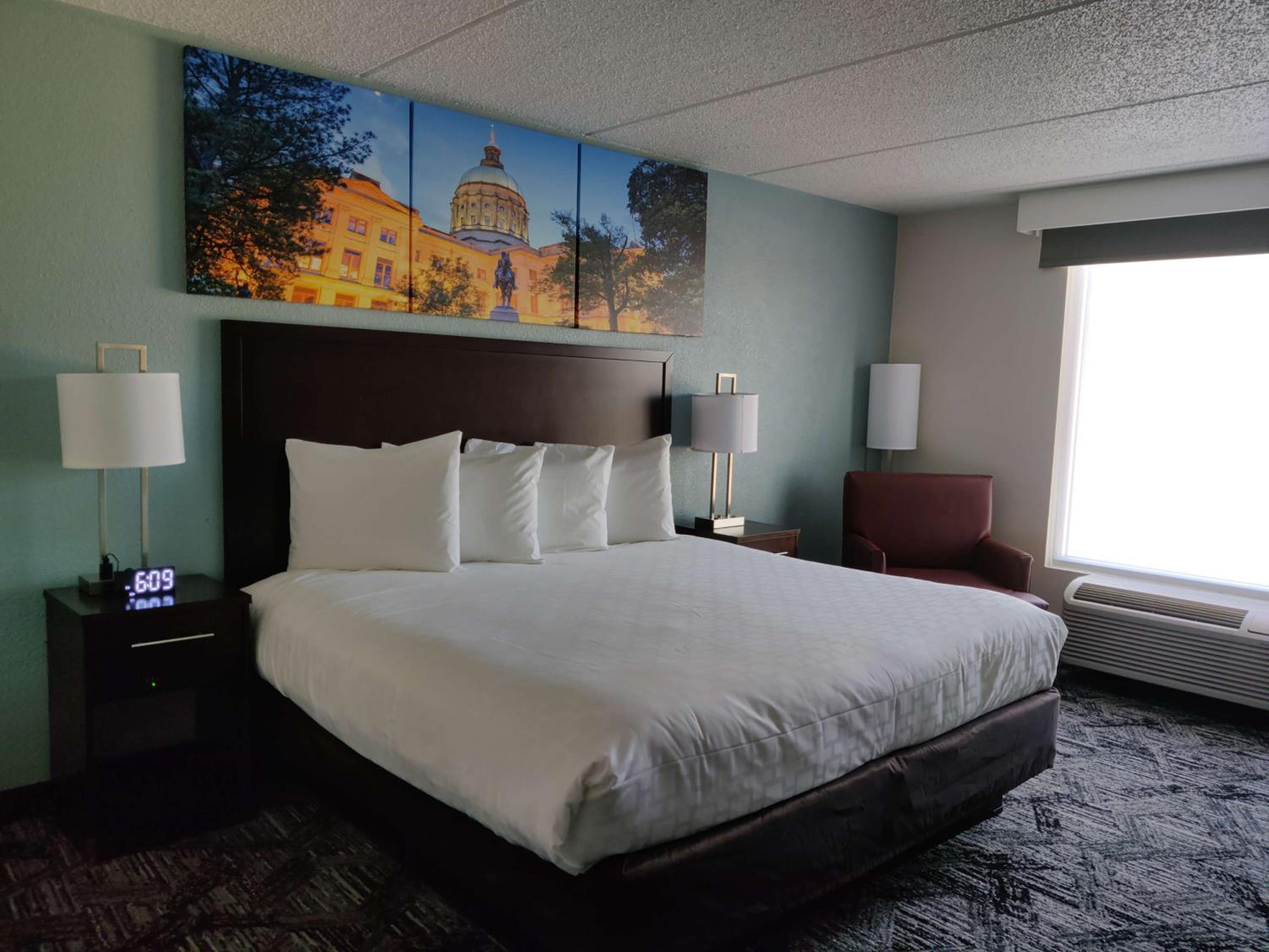 King Room - Non-Smoking - Photo 2
