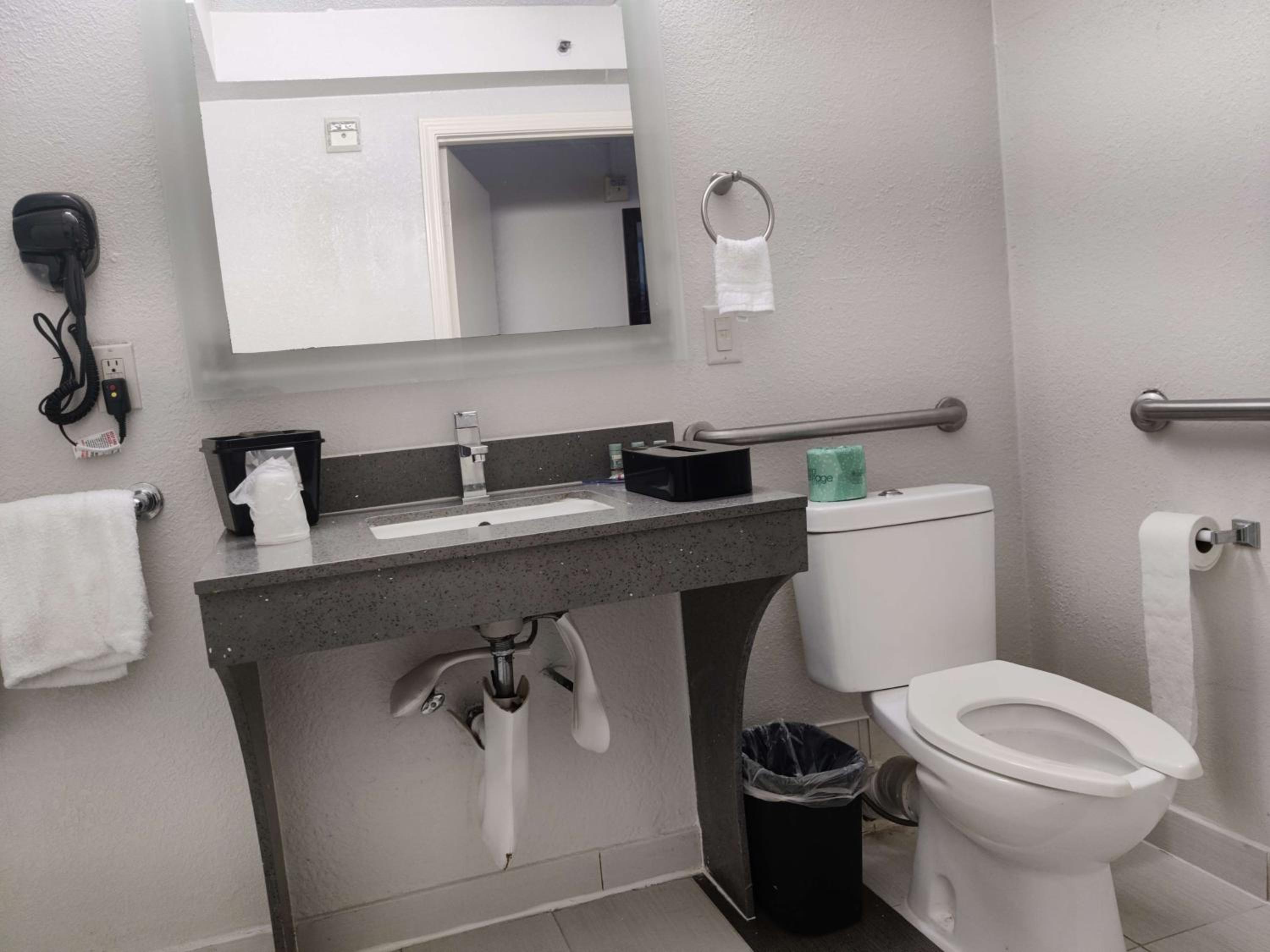 King Room - Non-Smoking - Photo 4
