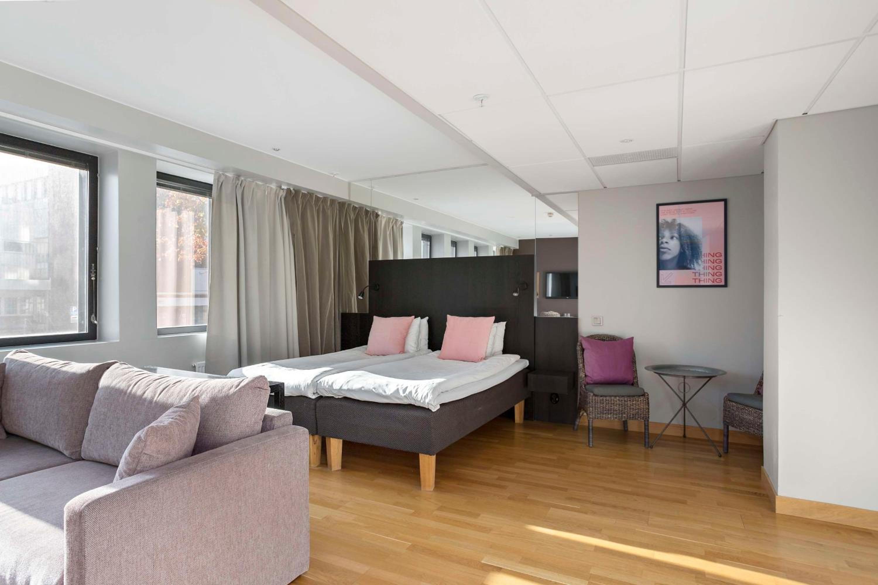 Family Double Room with Sofa Bed and Roll-In Shower - Disability Access