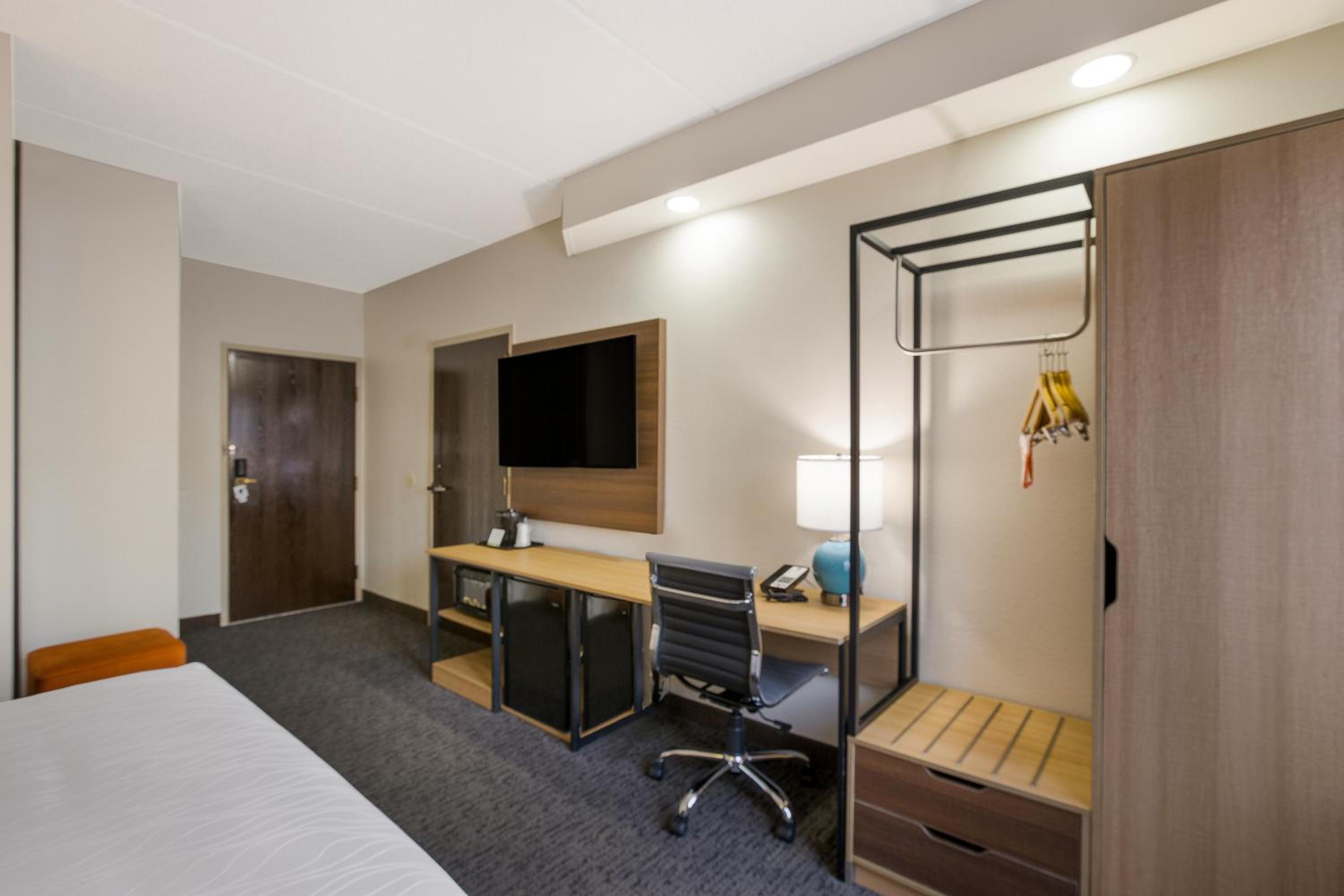 Queen Room - Accessible/Non-Smoking - Photo 4