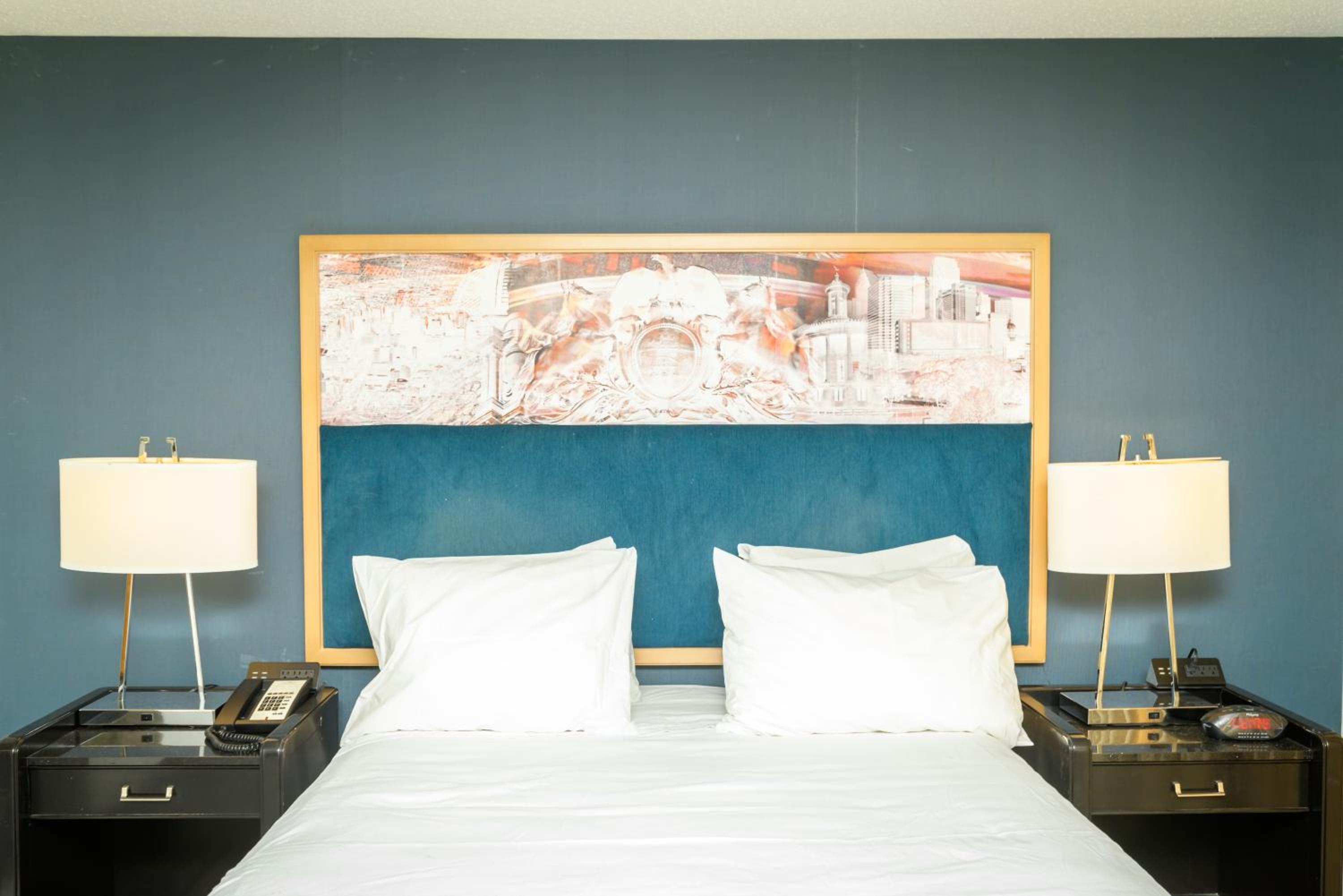 Deluxe Queen Suite - Photo 5