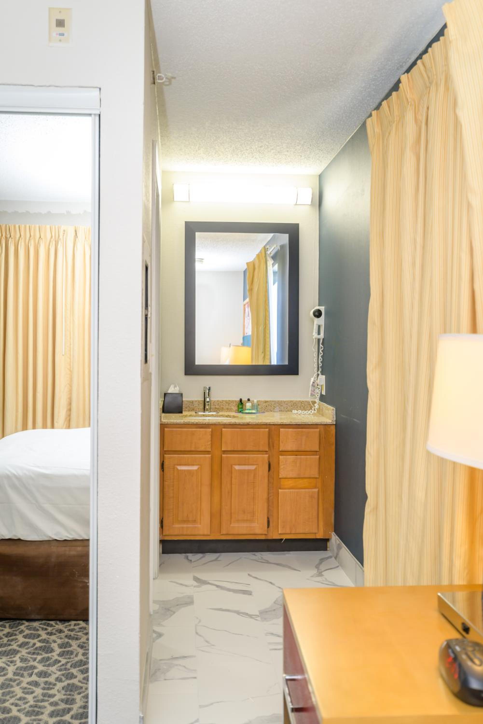 Deluxe Double or Twin Room - Photo 5