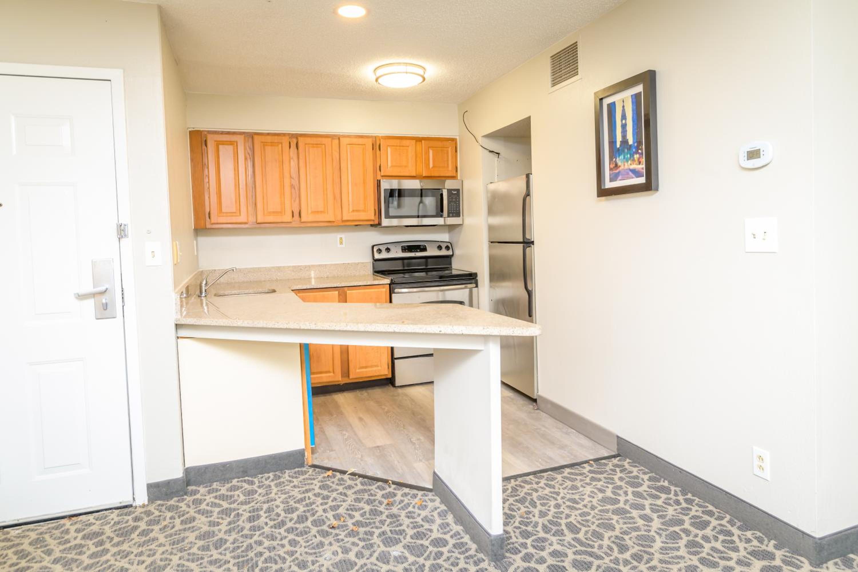 Deluxe Queen Suite - Courtyard View
