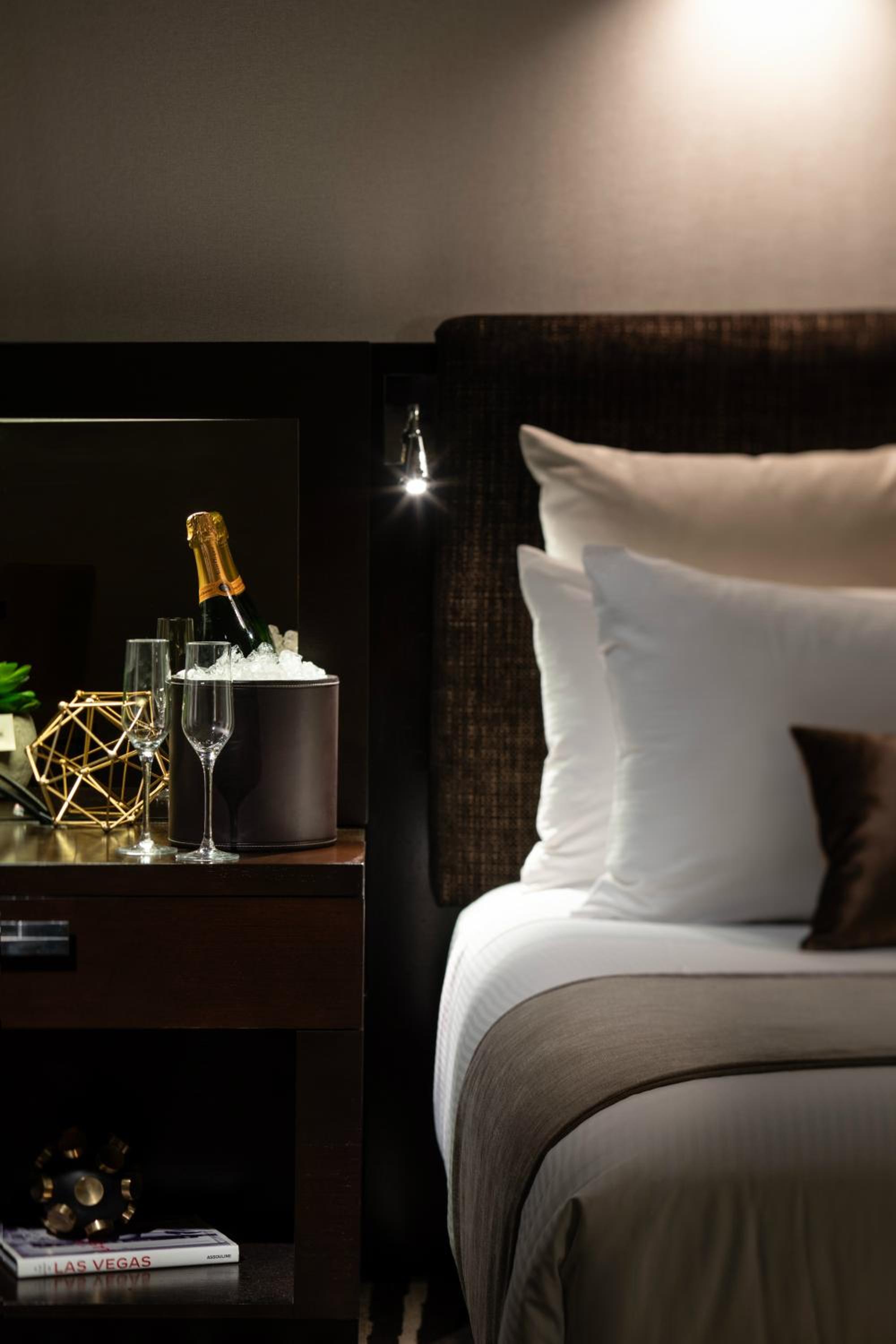 Luxury Room - Bed Type Assigned at Check-In - Photo 2