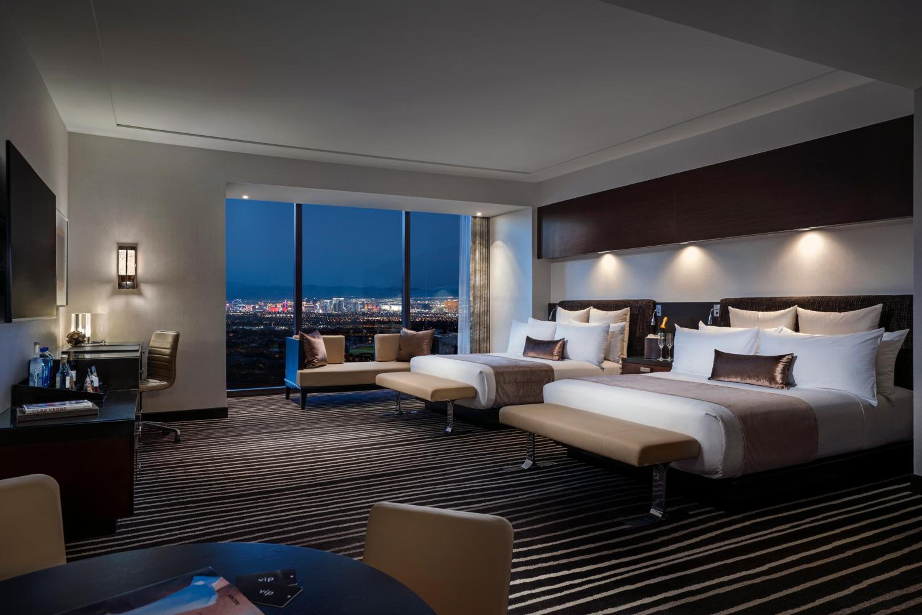 Executive Corner Room - Two Queen Beds - Photo 7