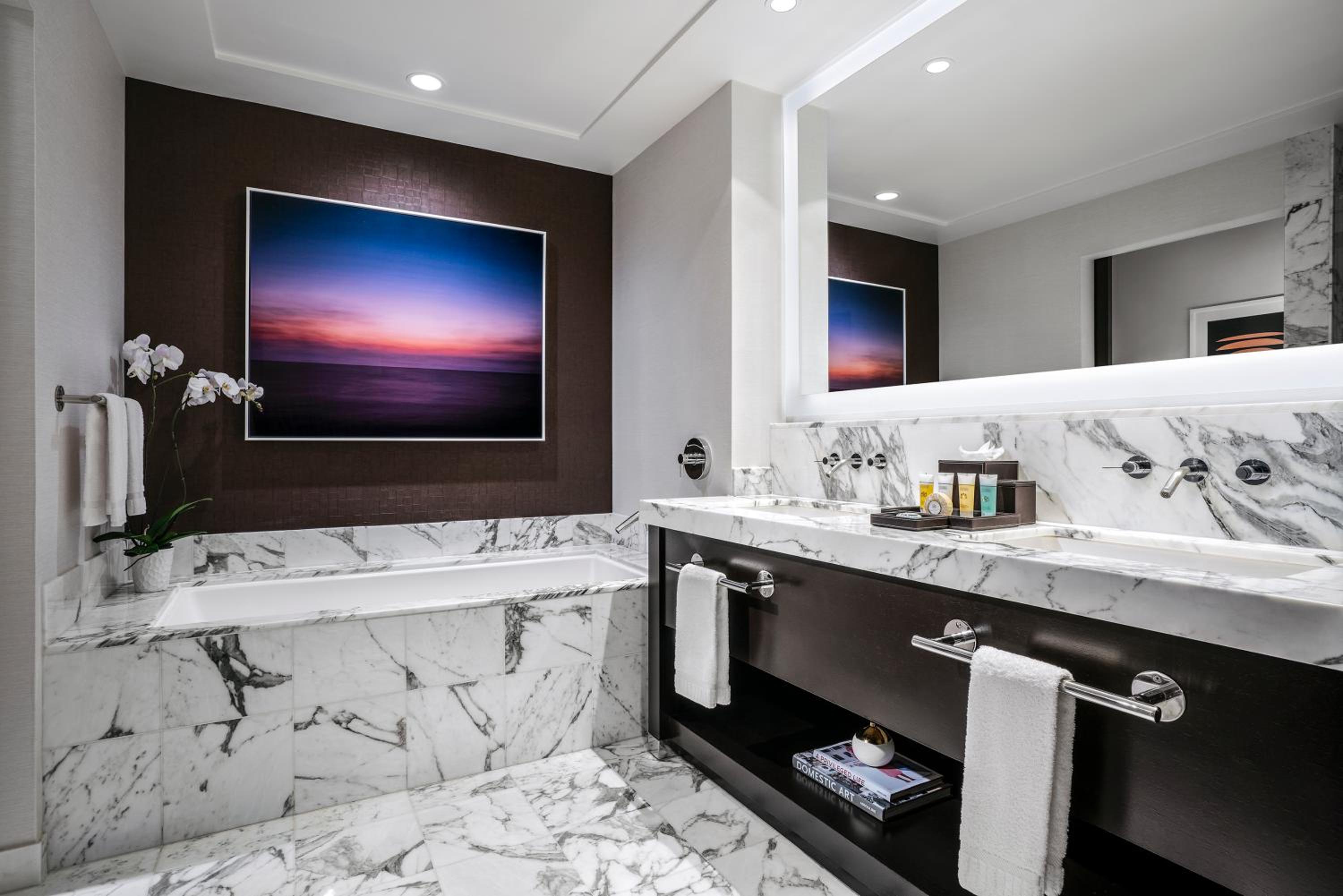 Luxury Room - Bed Type Assigned at Check-In - Photo 9