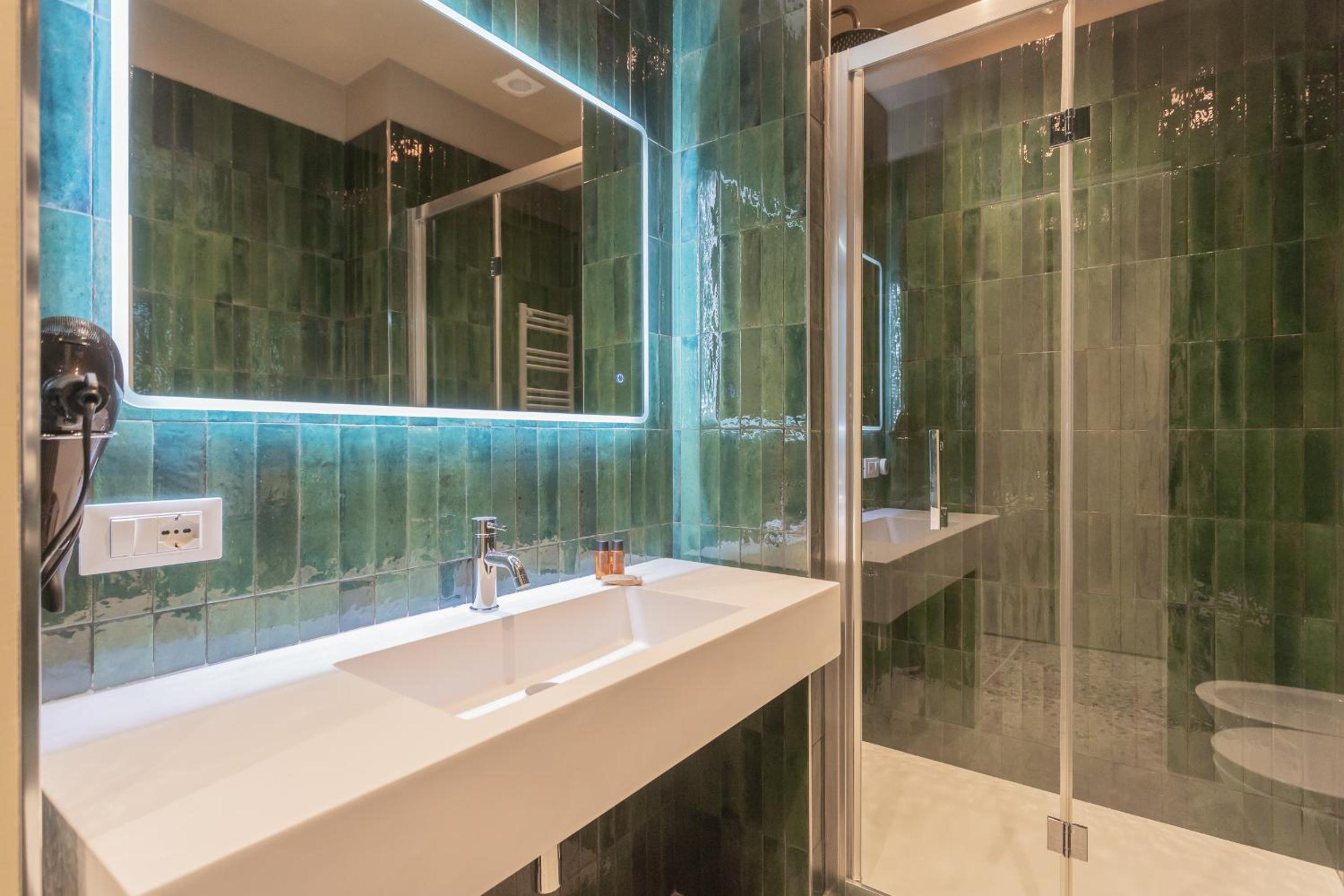 Apartment with Private Bathroom photo 3
