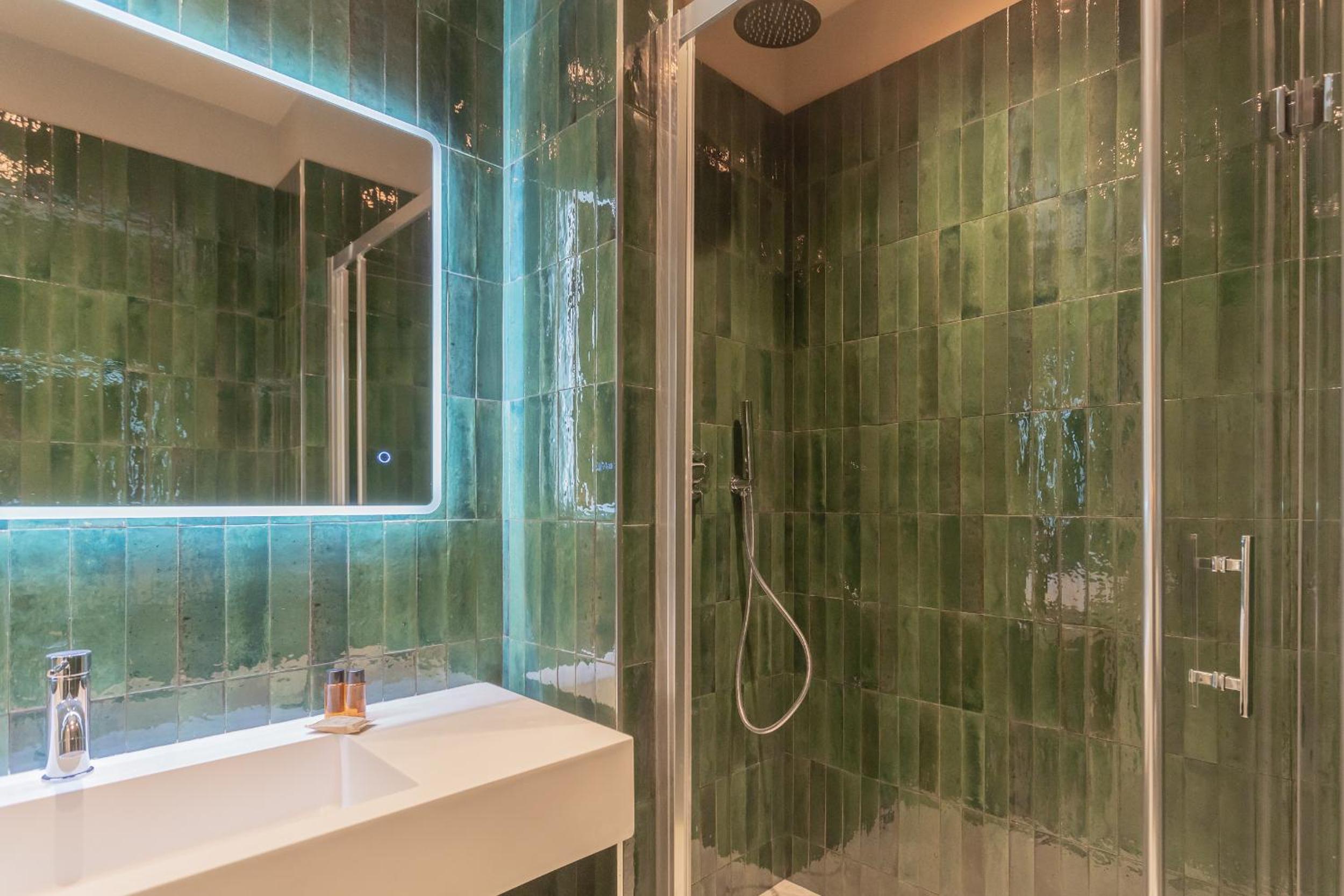 Apartment with Private Bathroom photo 2