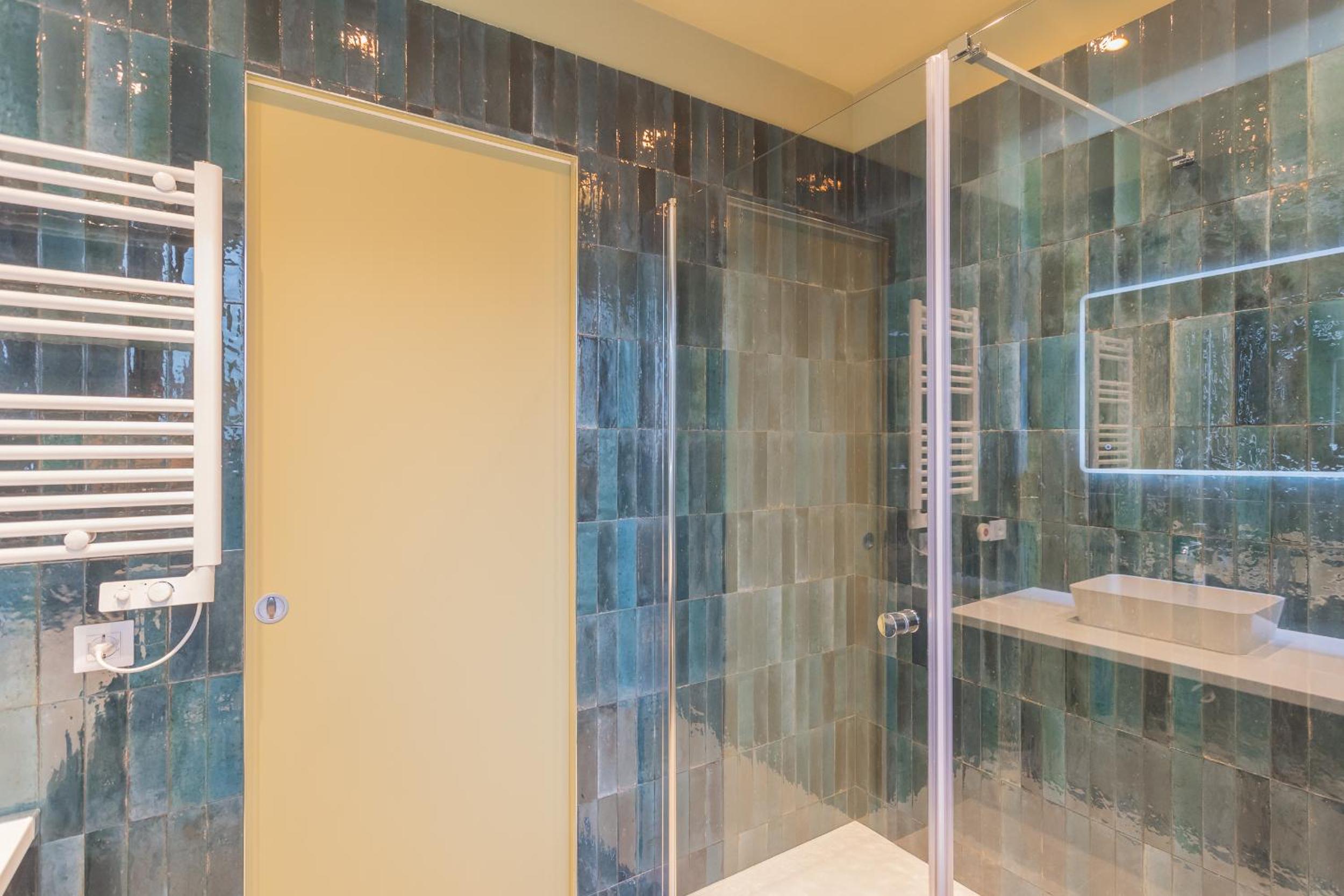 Apartment with Private Bathroom photo 2