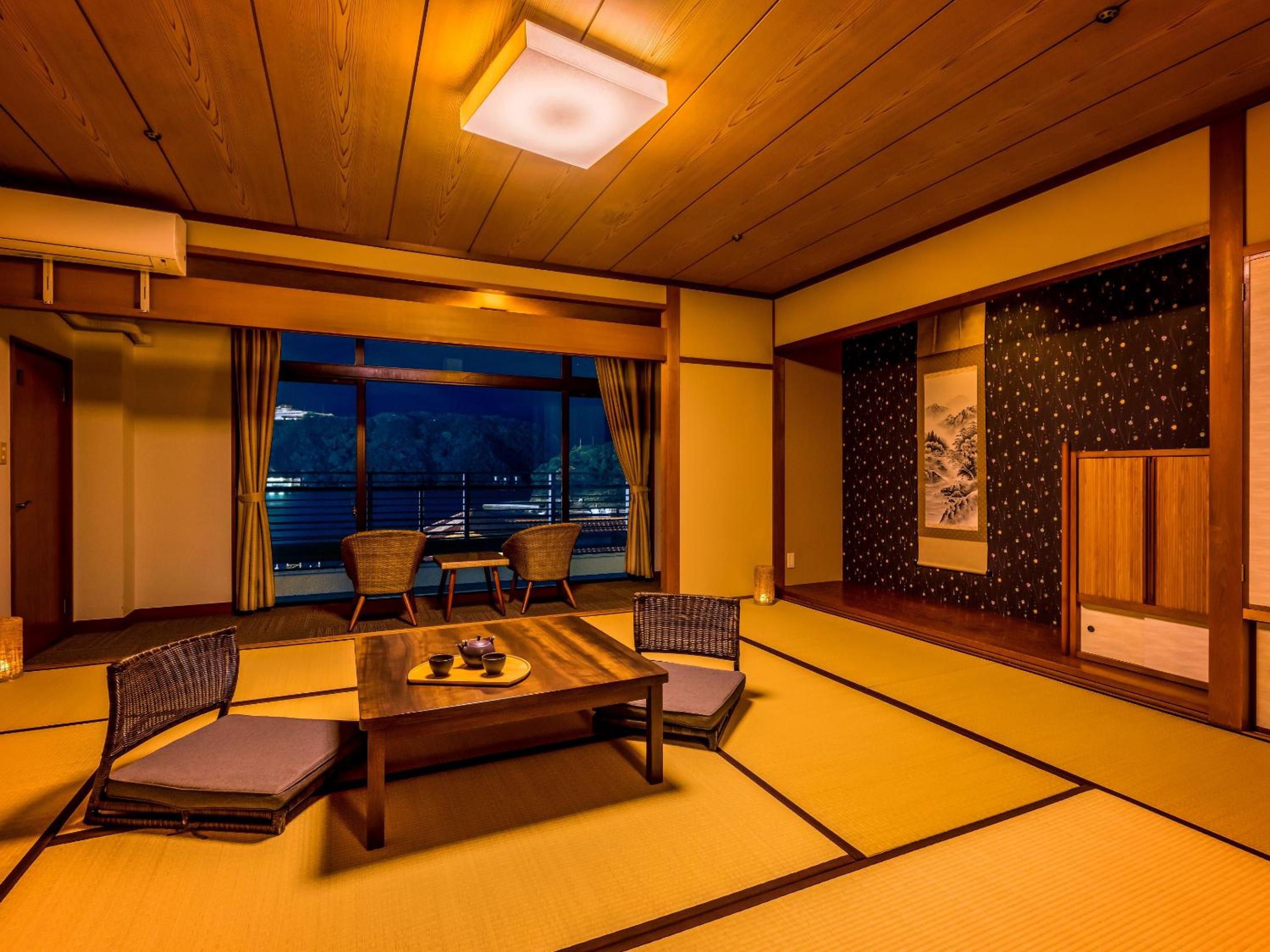 Standard Japanese-Style Quadruple Room With Bathroom, Ocean View photo 1