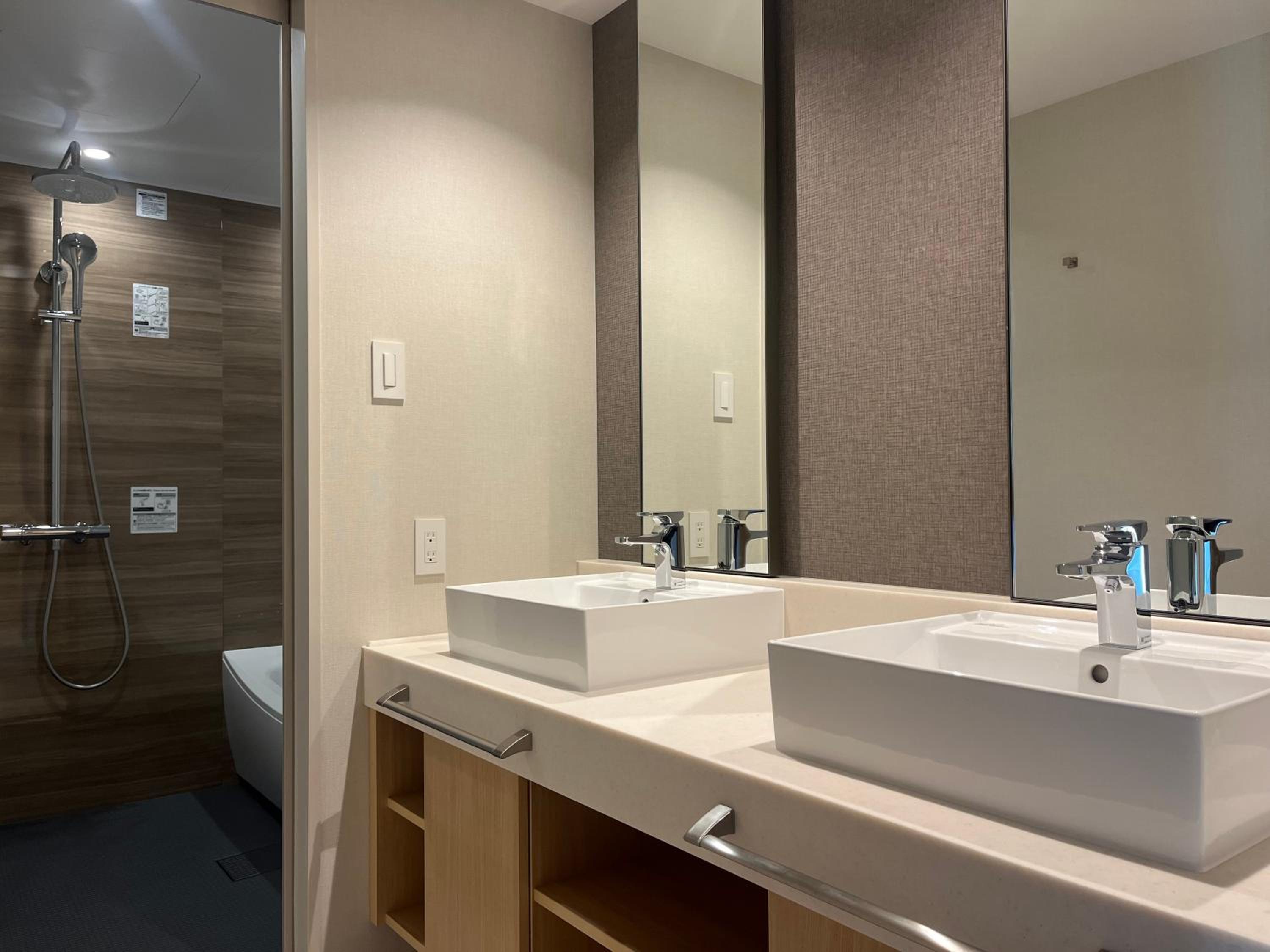 Quadruple Room - Non-Smoking - Photo 2