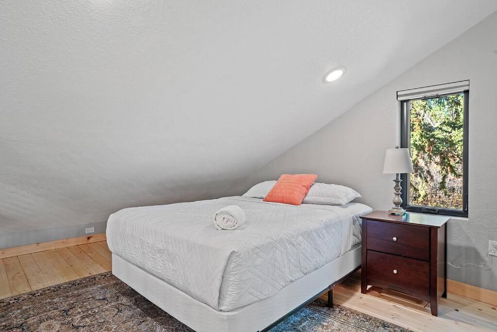 Four-Bedroom House photo 2
