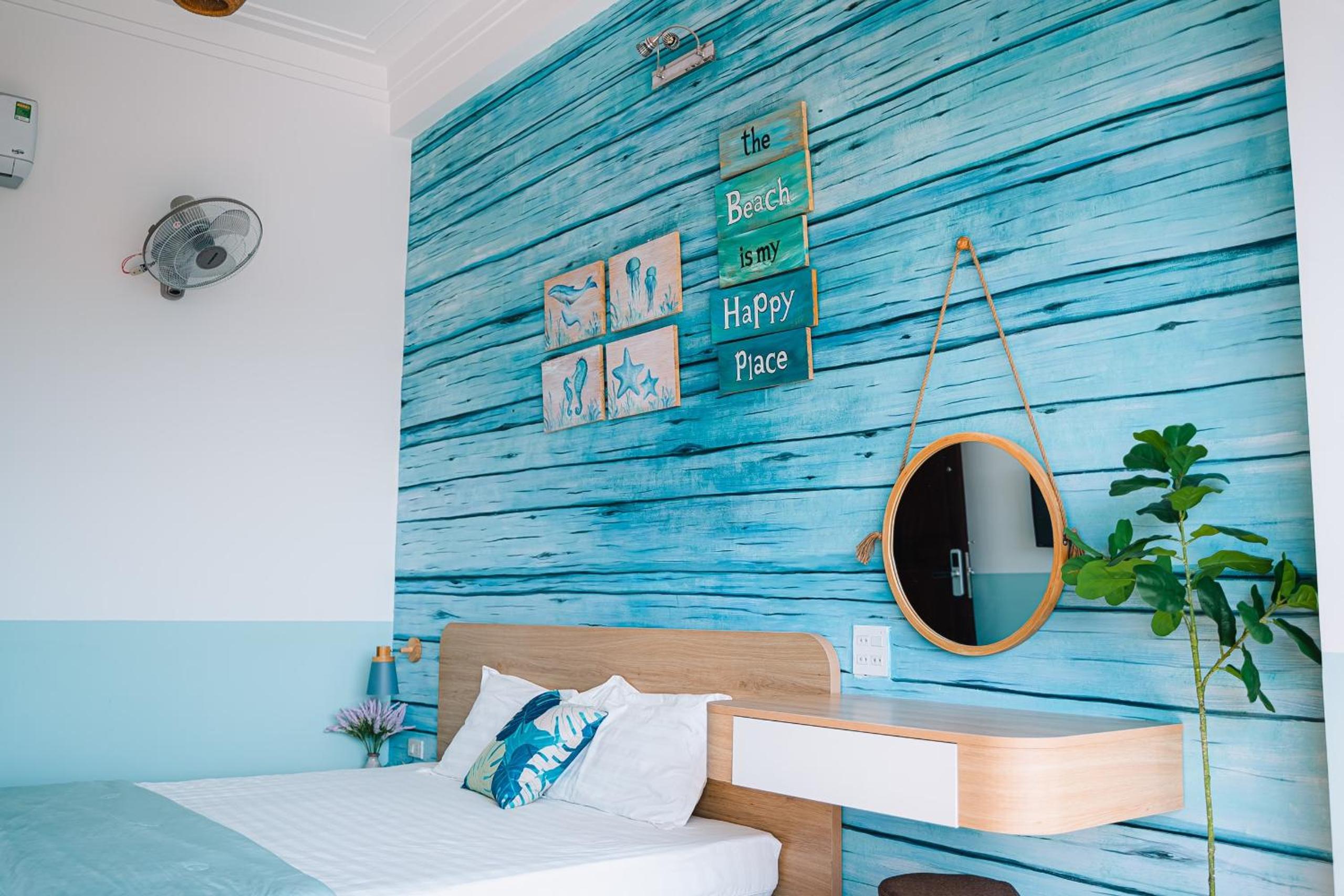 King Room with Balcony - Photo 15