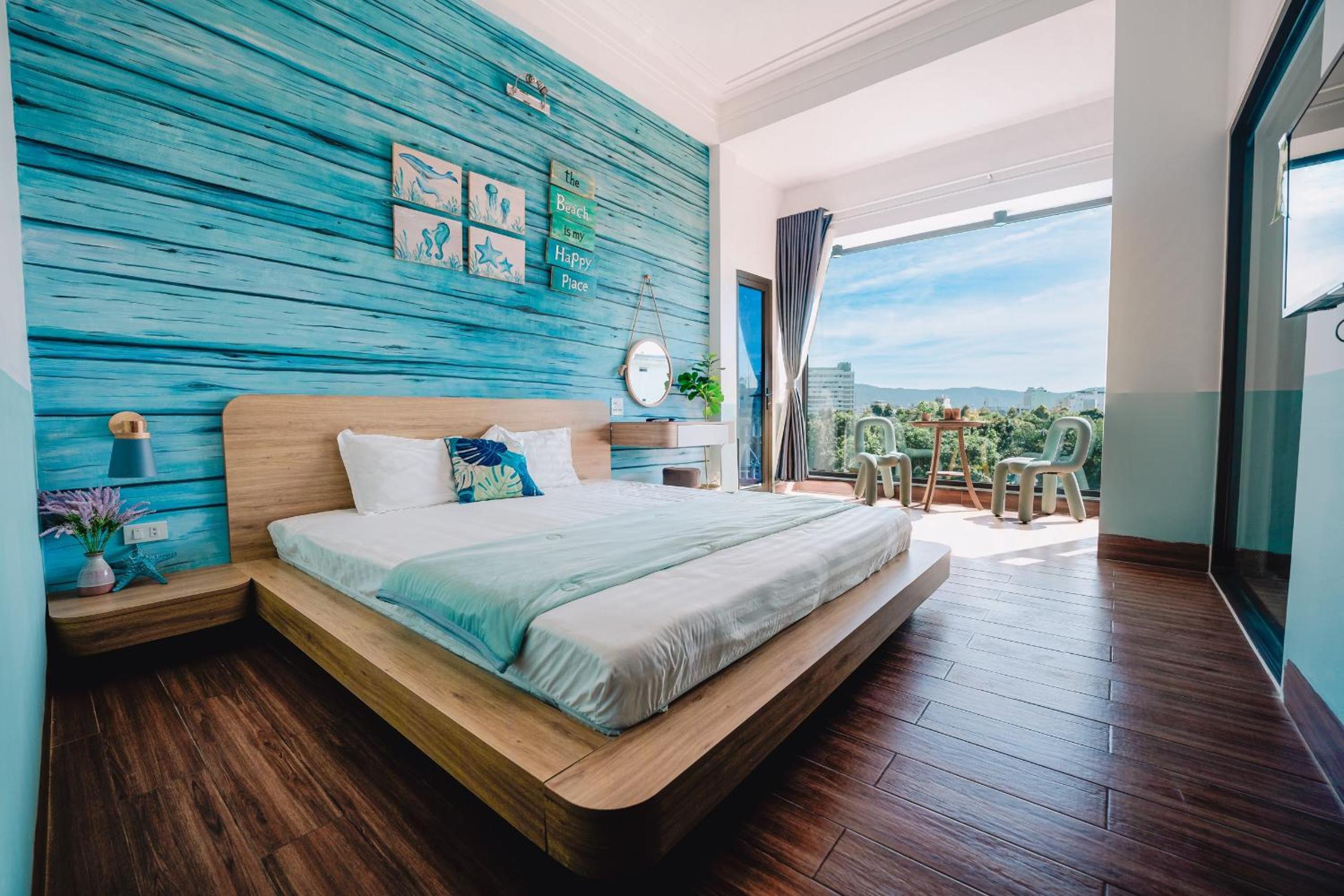 King Room with Balcony - Photo 19