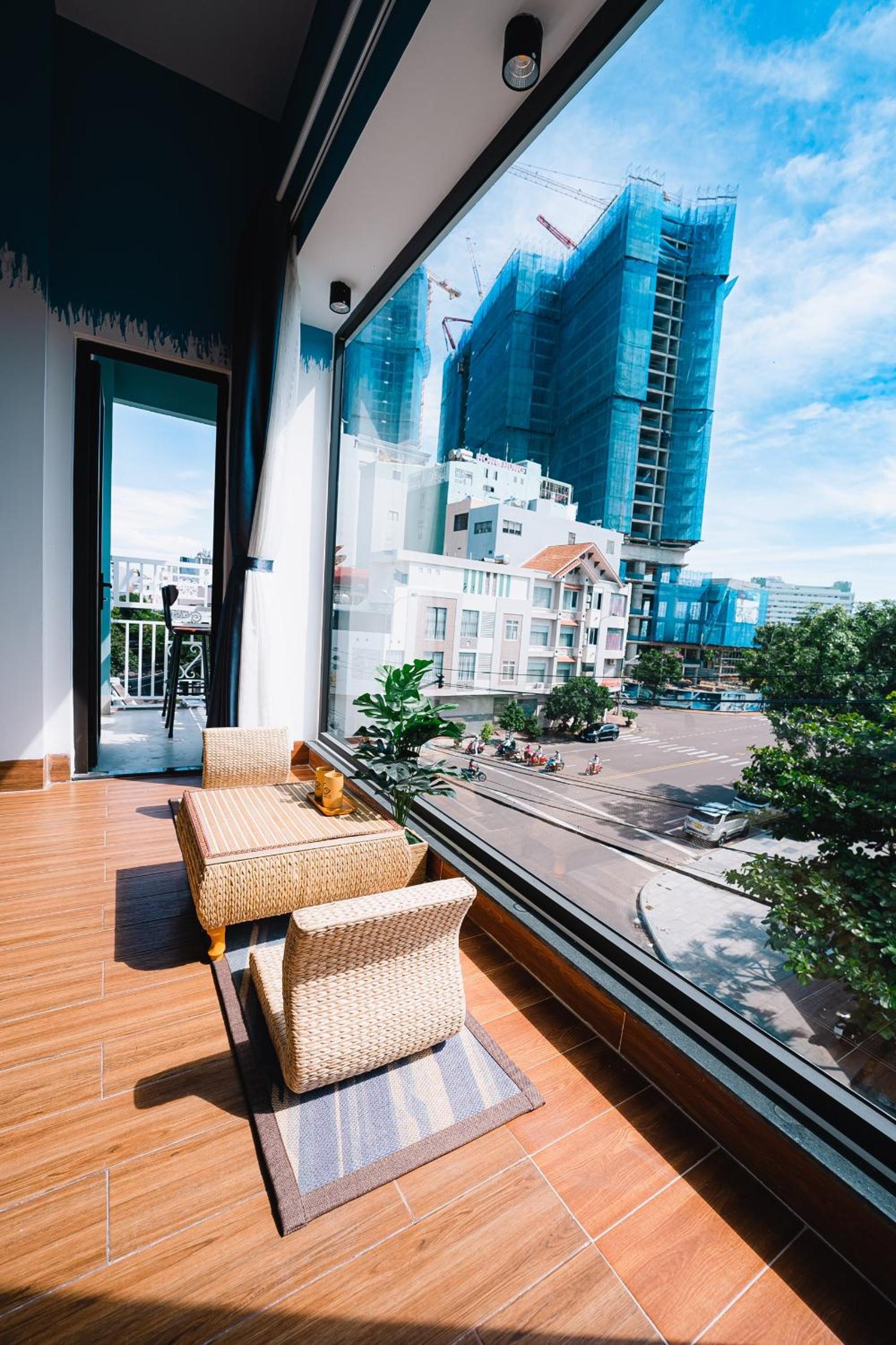 King Room with Balcony - Photo 23