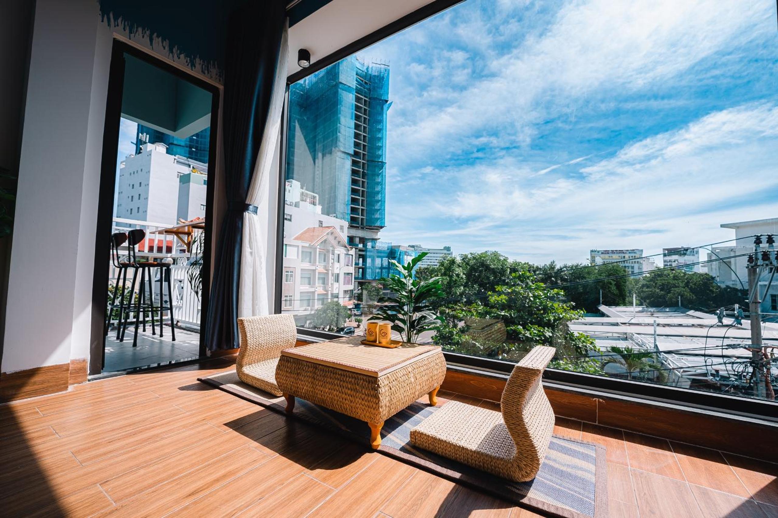 King Room with Balcony - Photo 14