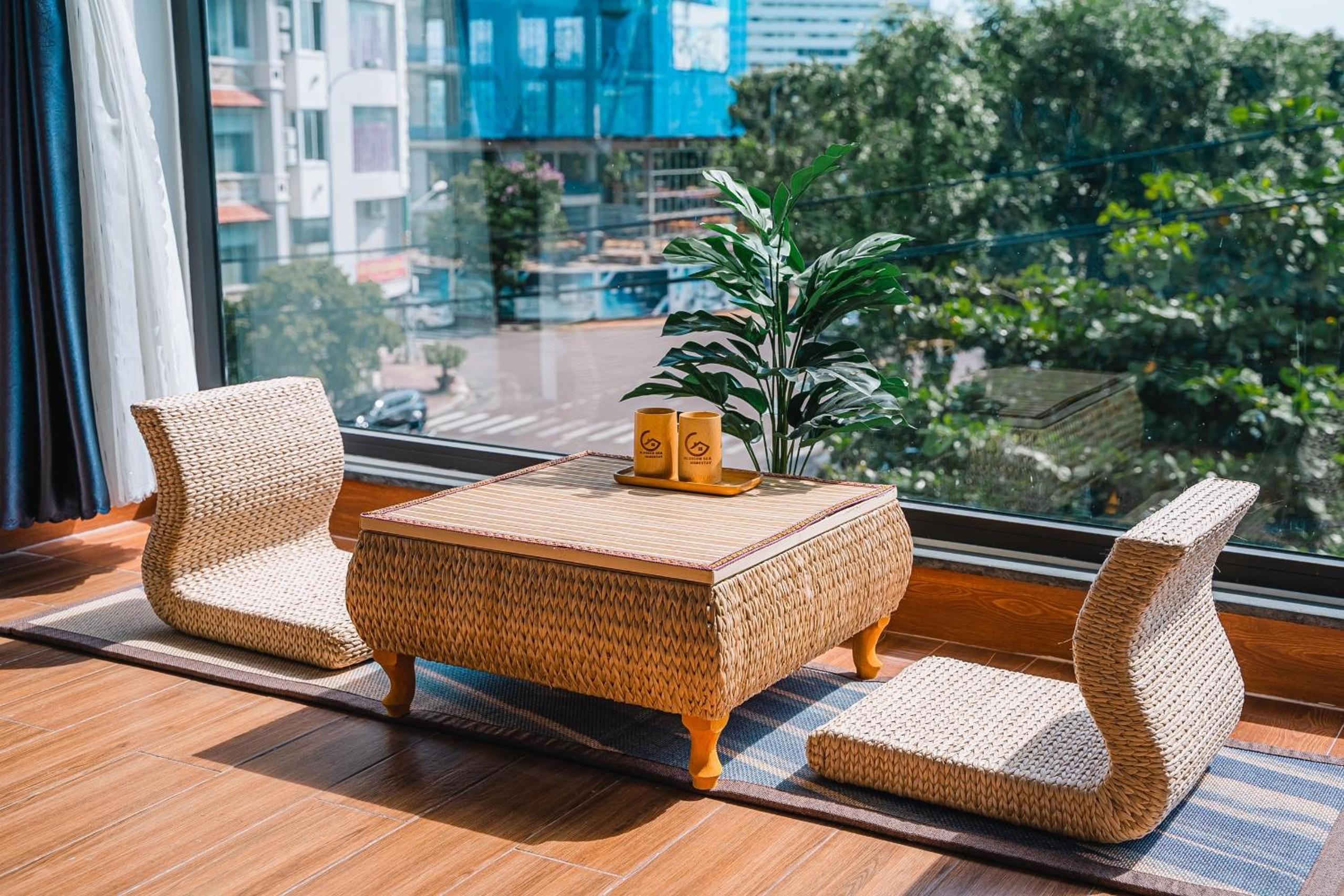 King Room with Balcony - Photo 4
