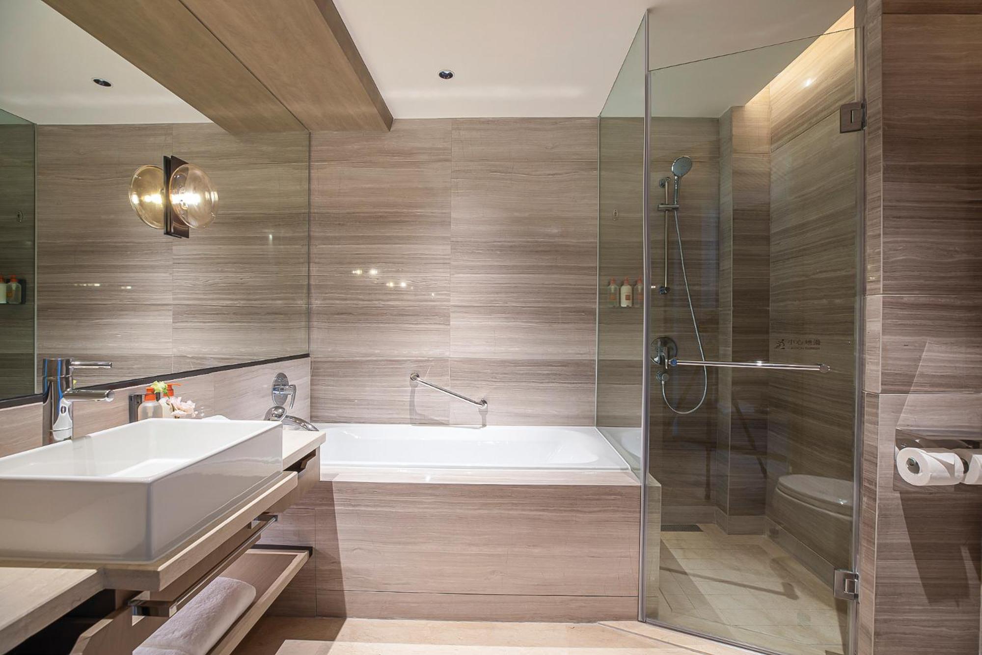 One-Bedroom Suite - Photo 11