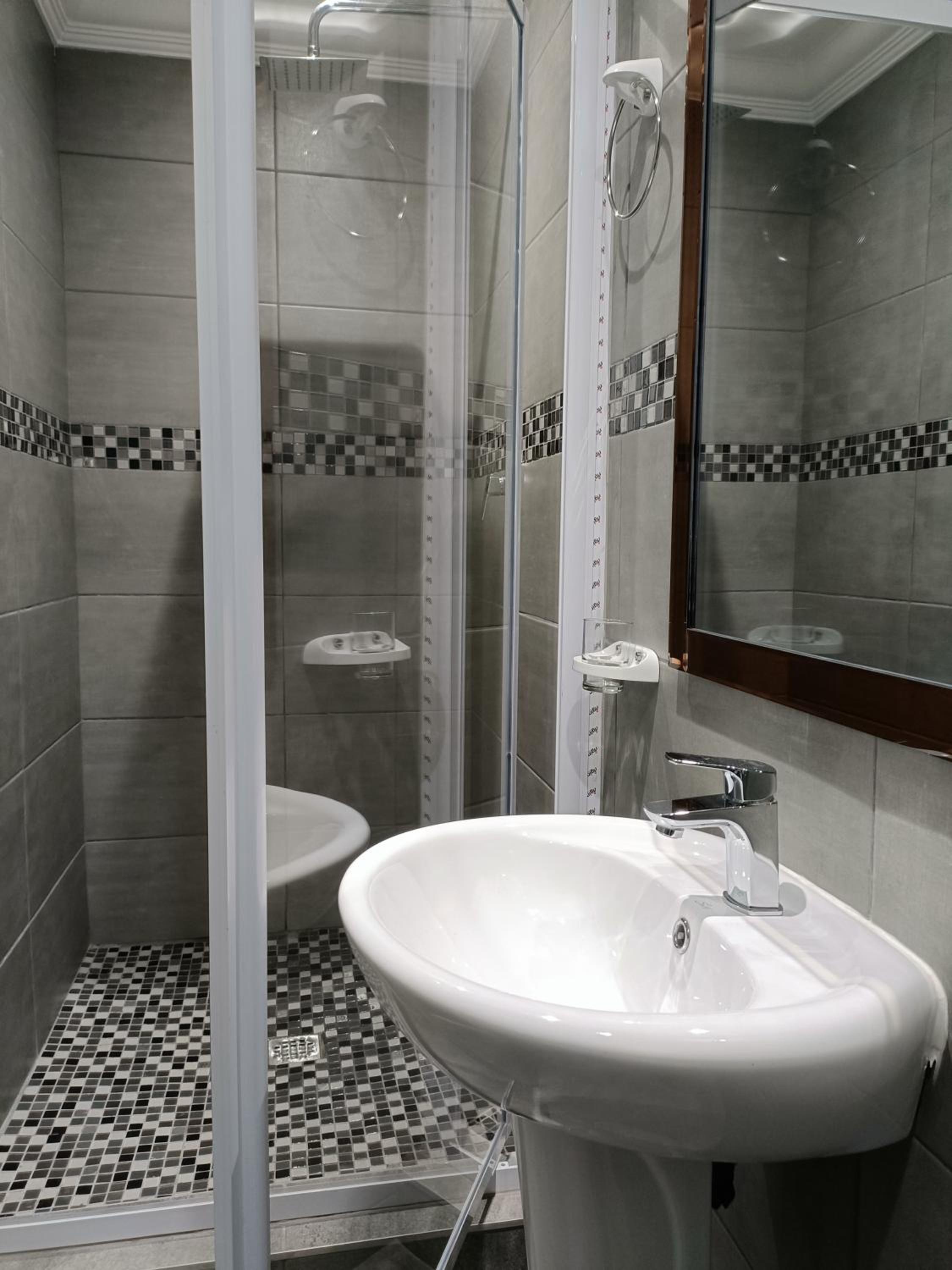 Family Room with Shower photo 2