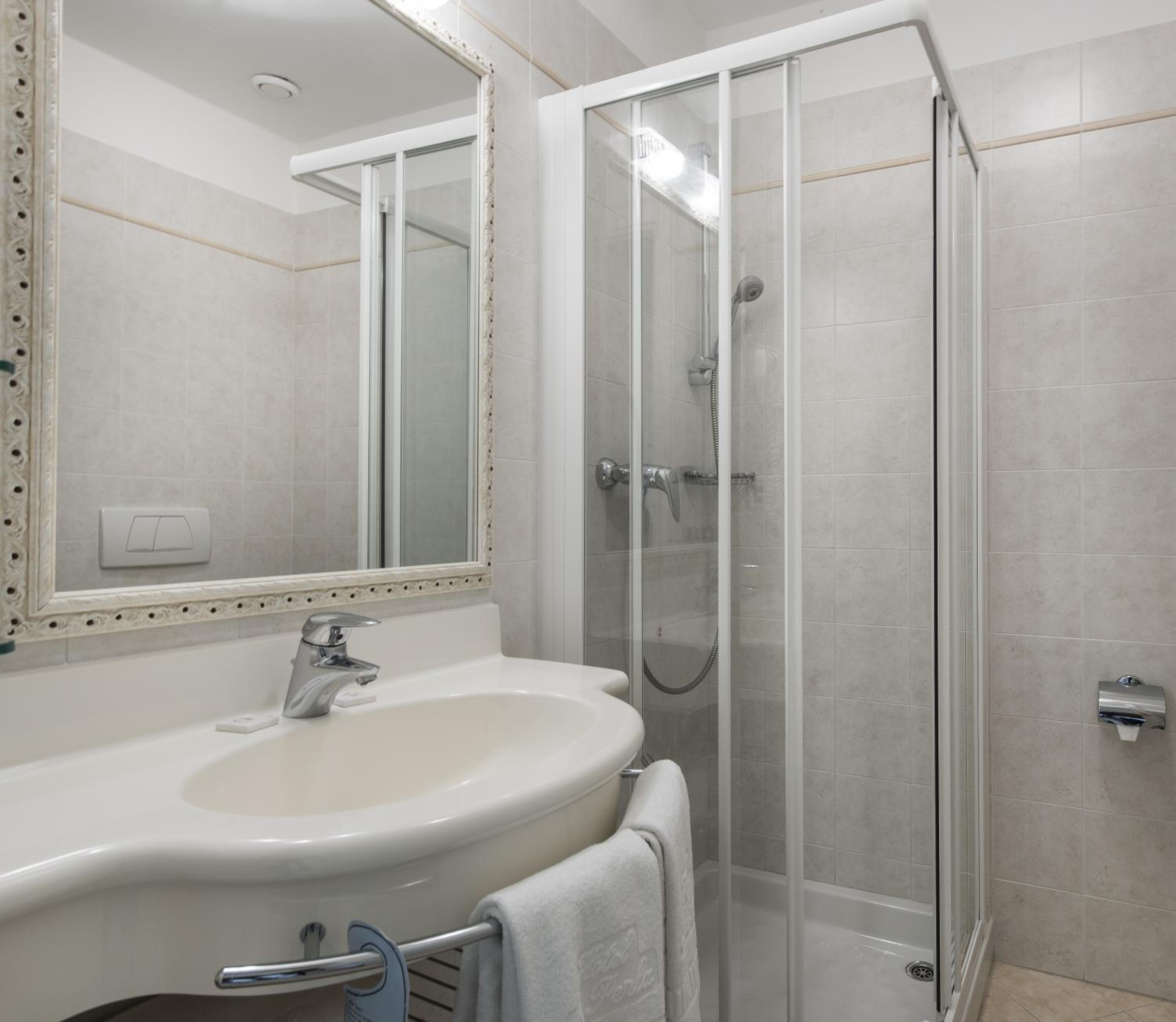 Family Suite (2 Adults + 2 Children) - Photo 6